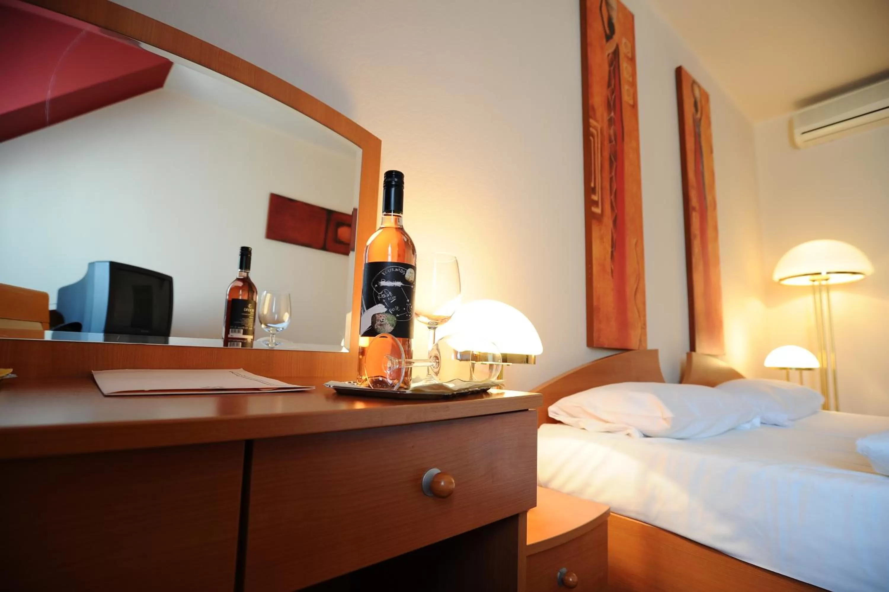 Bed in Hotel Minaret&Étterem