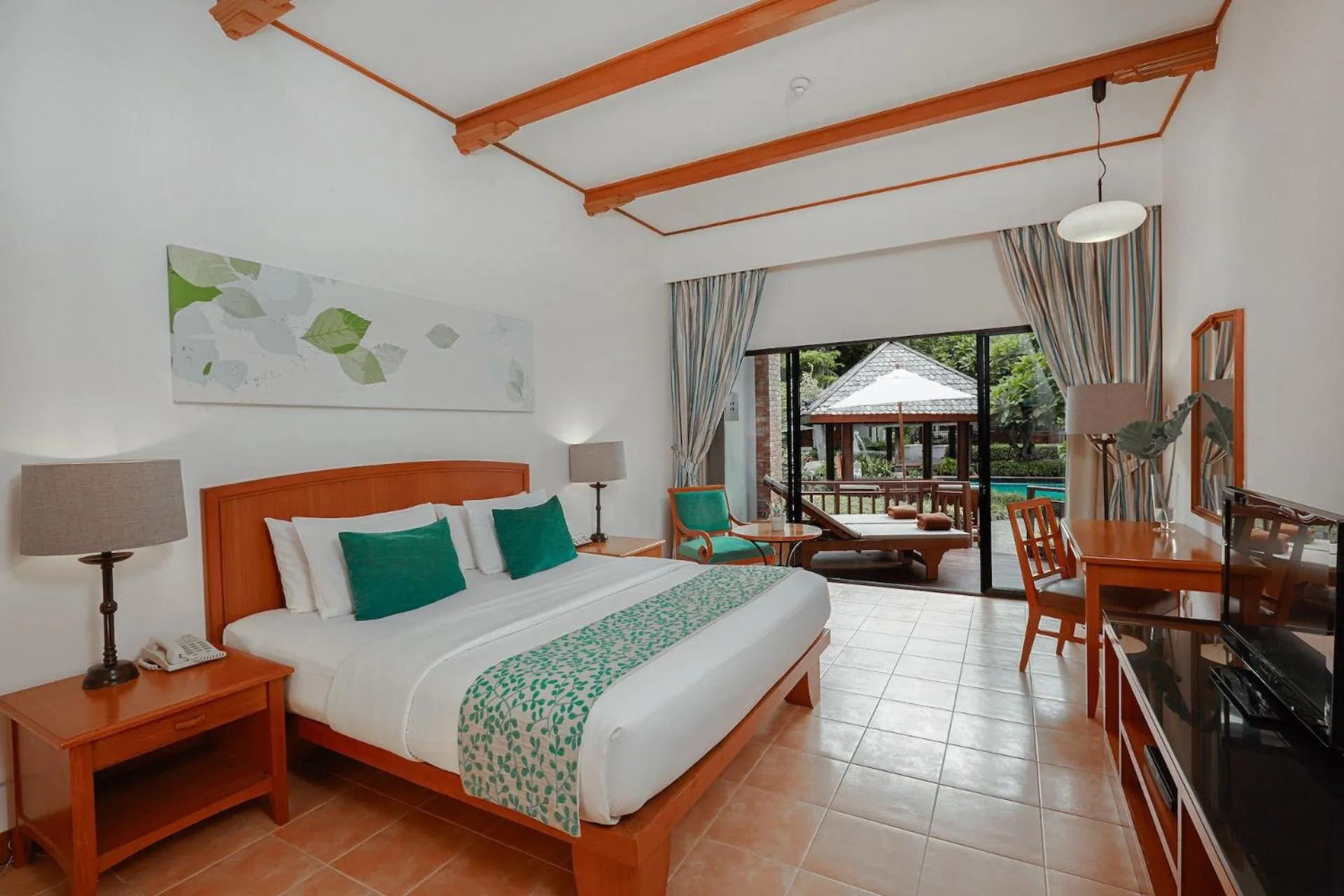 Deluxe Terrace Room in Woodlands Hotel and Resort Pattaya