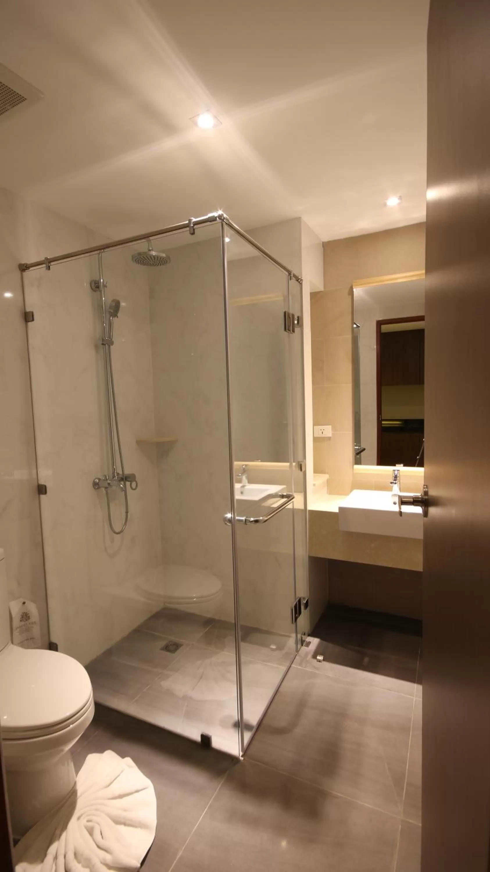 Bathroom in Season Five Hotel