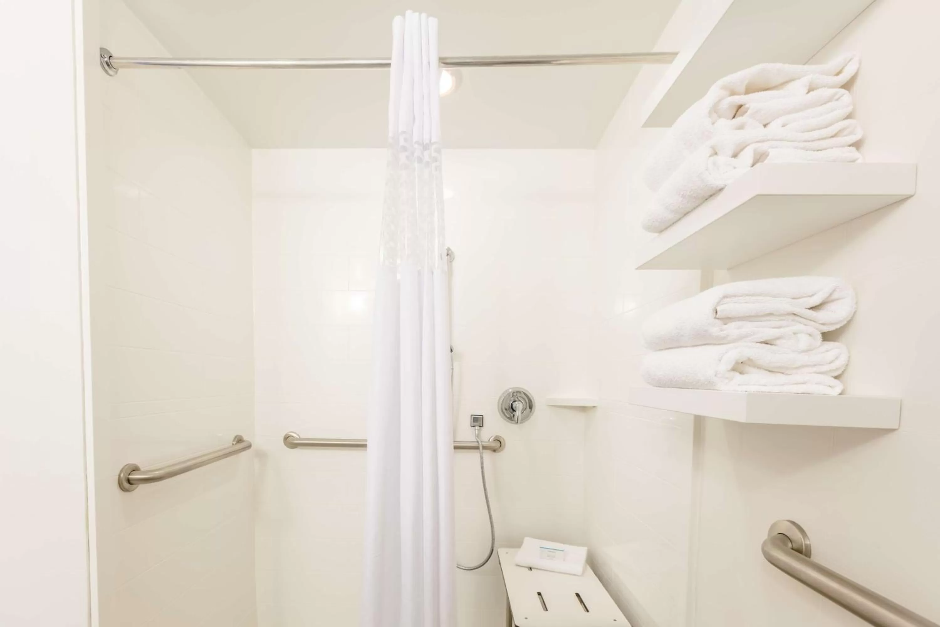 Bathroom in Hampton Inn St Charles St Peters