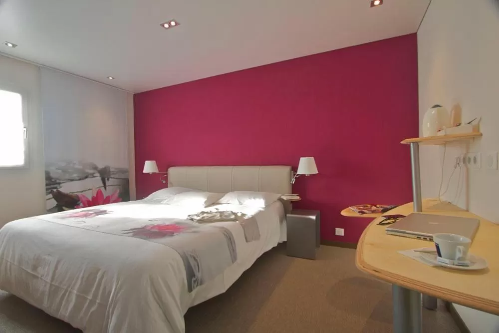 Photo of the whole room, Bed in Logis Hôtel Novalis Quimperlé