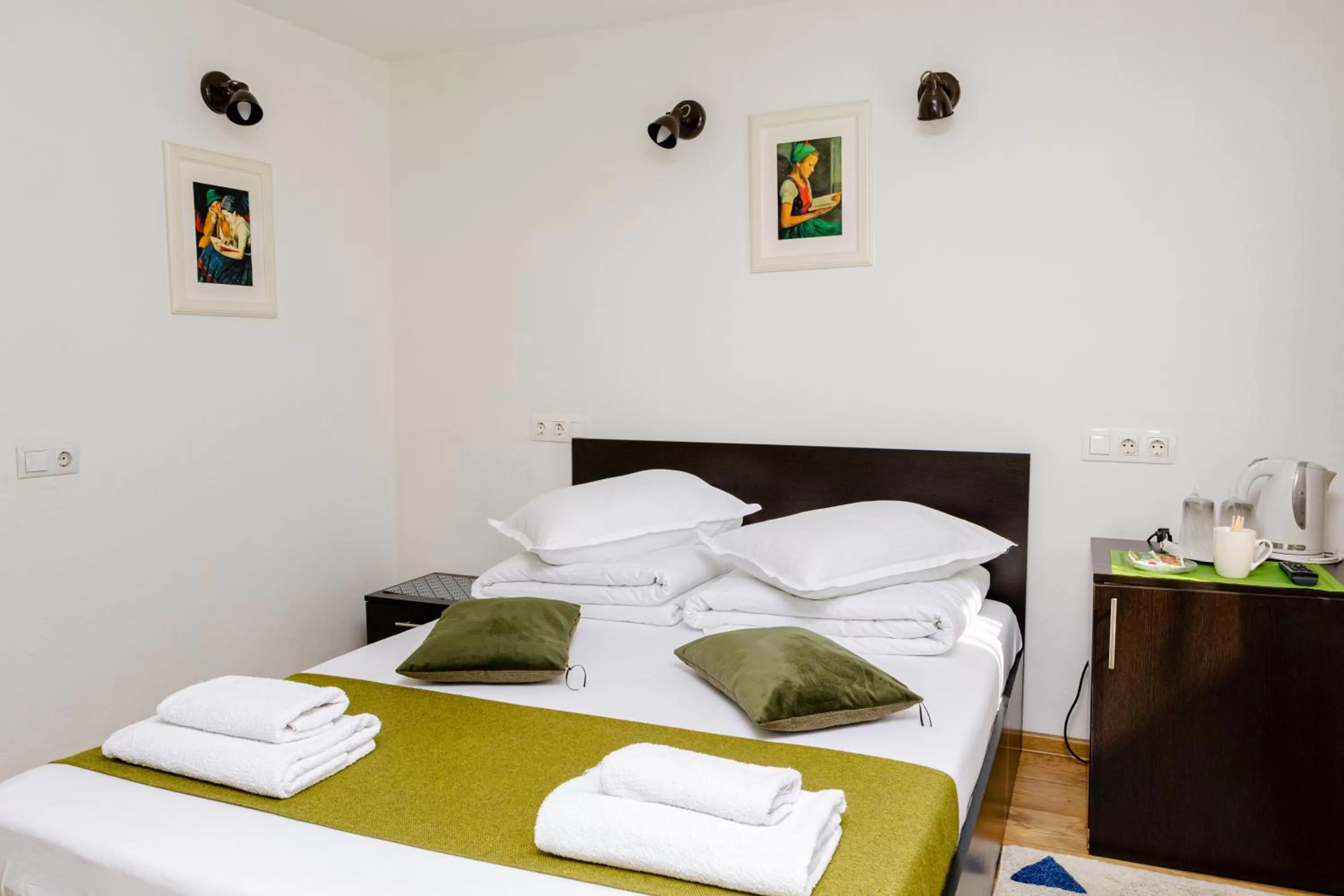 Bedroom, Bed in Pensiunea Pictorilor