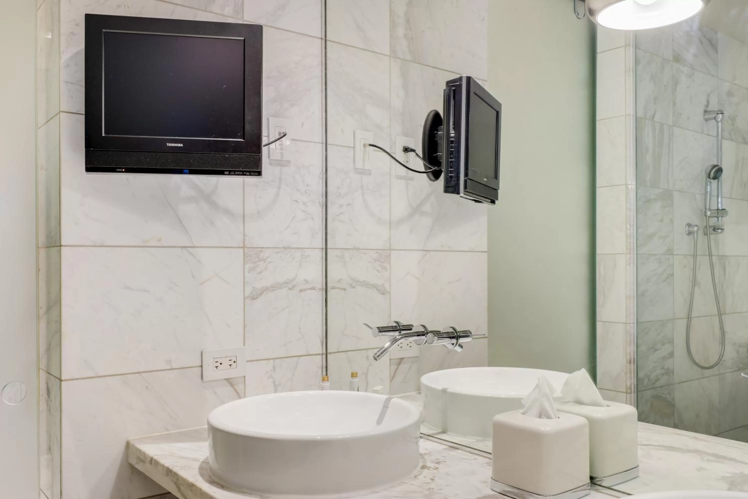 Shower in Vegas Palms HIGH 52nd fl. 1BDR corner penthouse 1220sqft