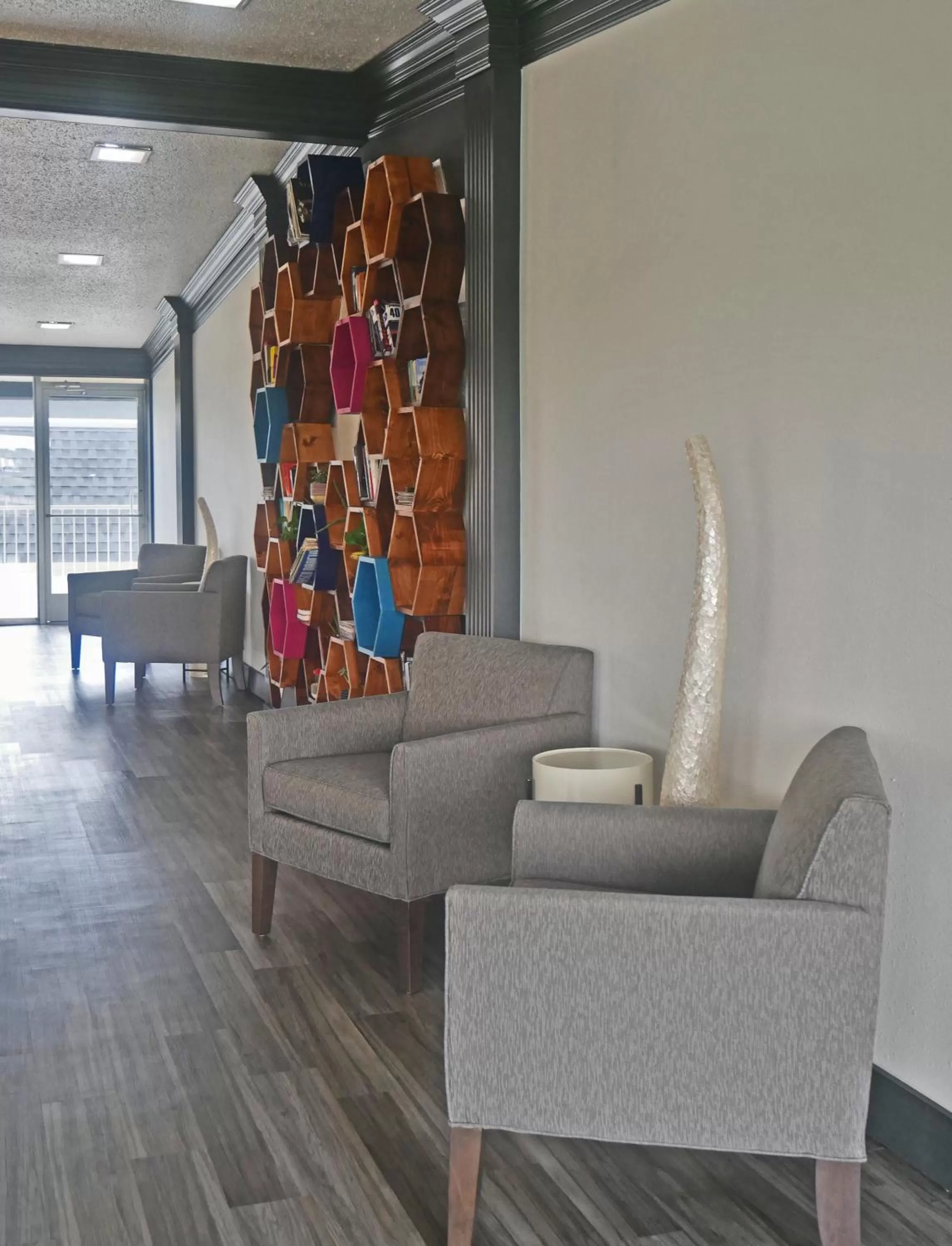 Seating area in Hillside Crossing Nashville a Ramada by Wyndham