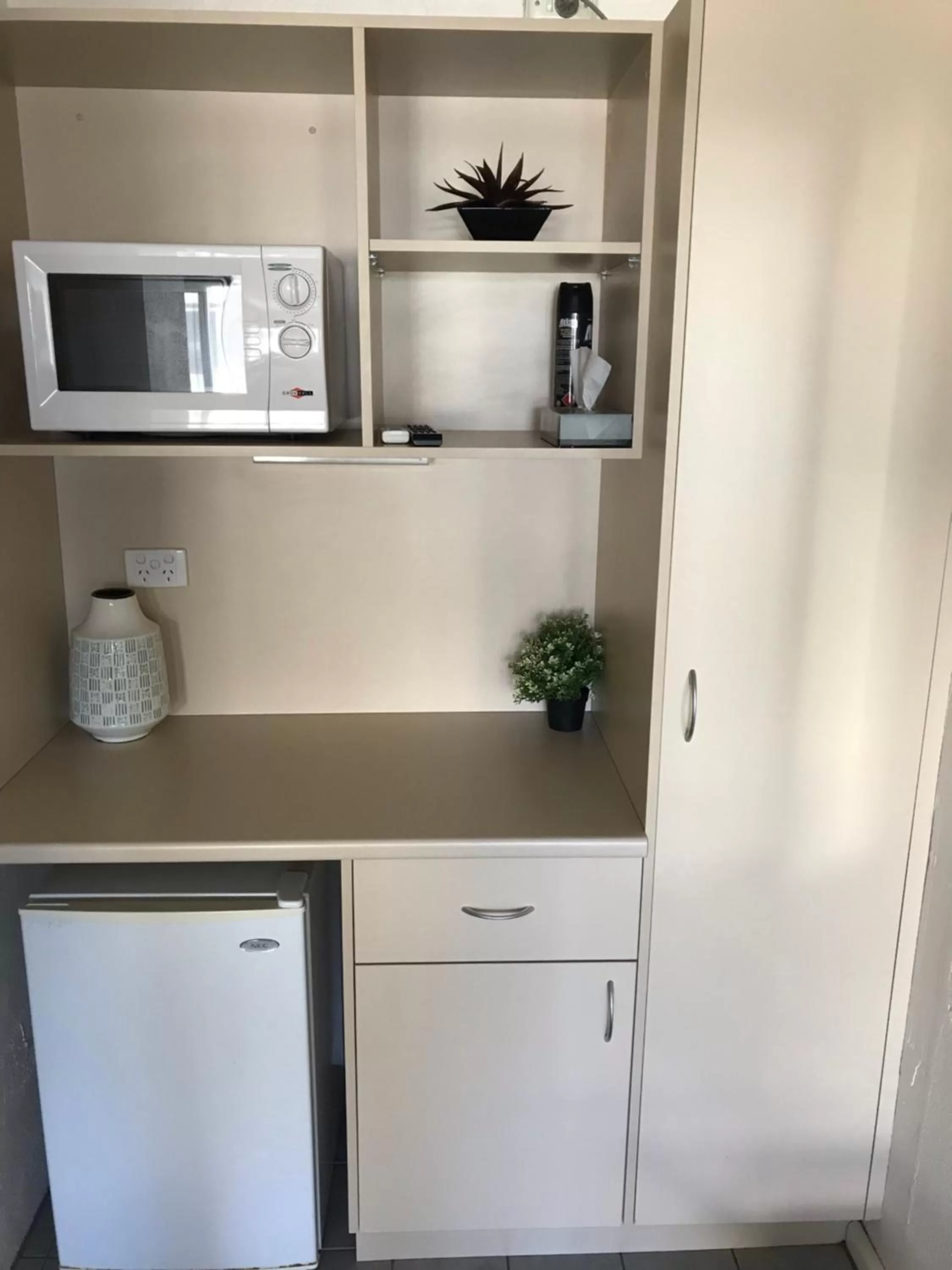 Coffee/tea facilities in Cobb Inlander Motel