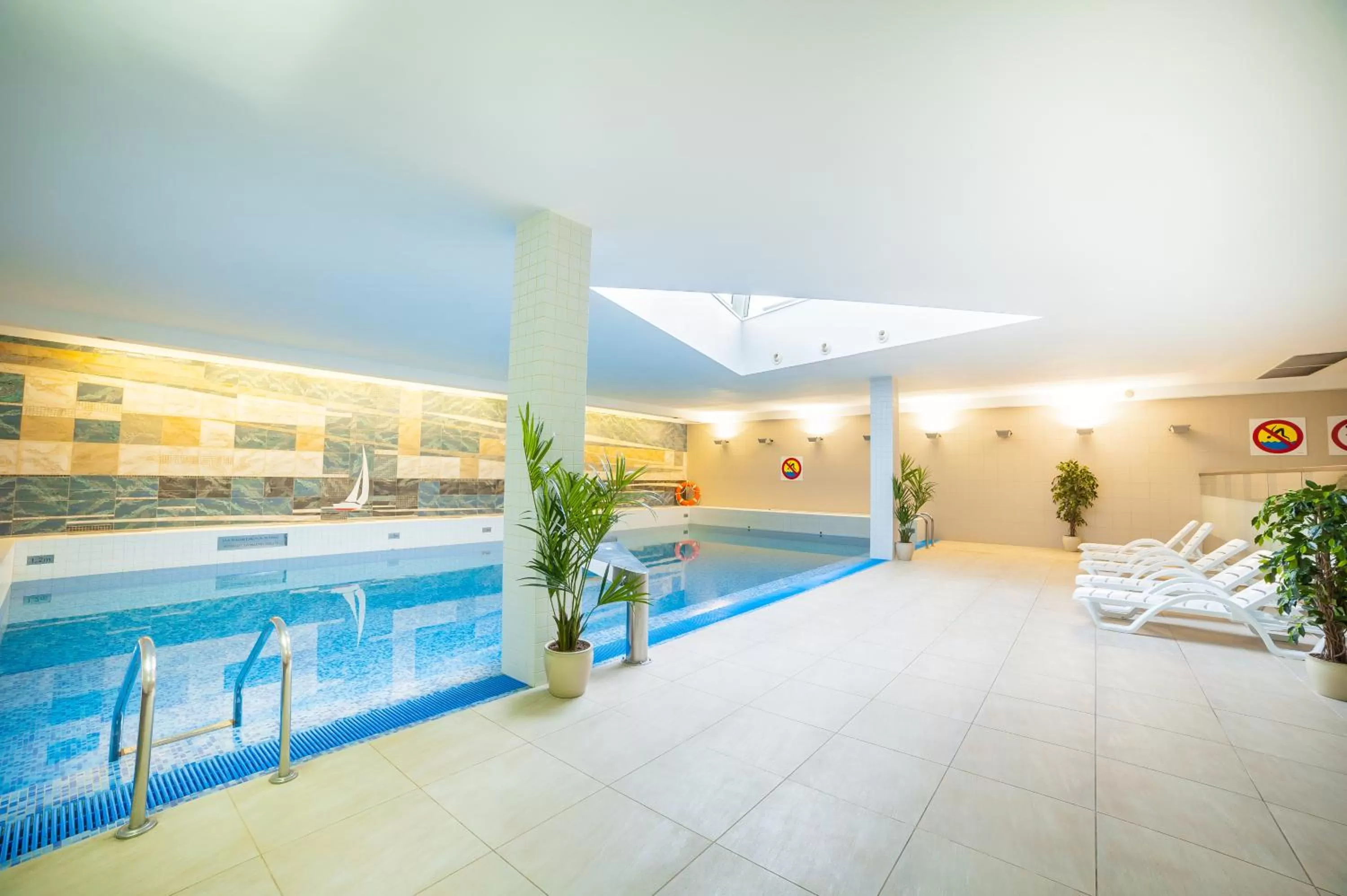 Swimming pool in Premier Kraków Hotel