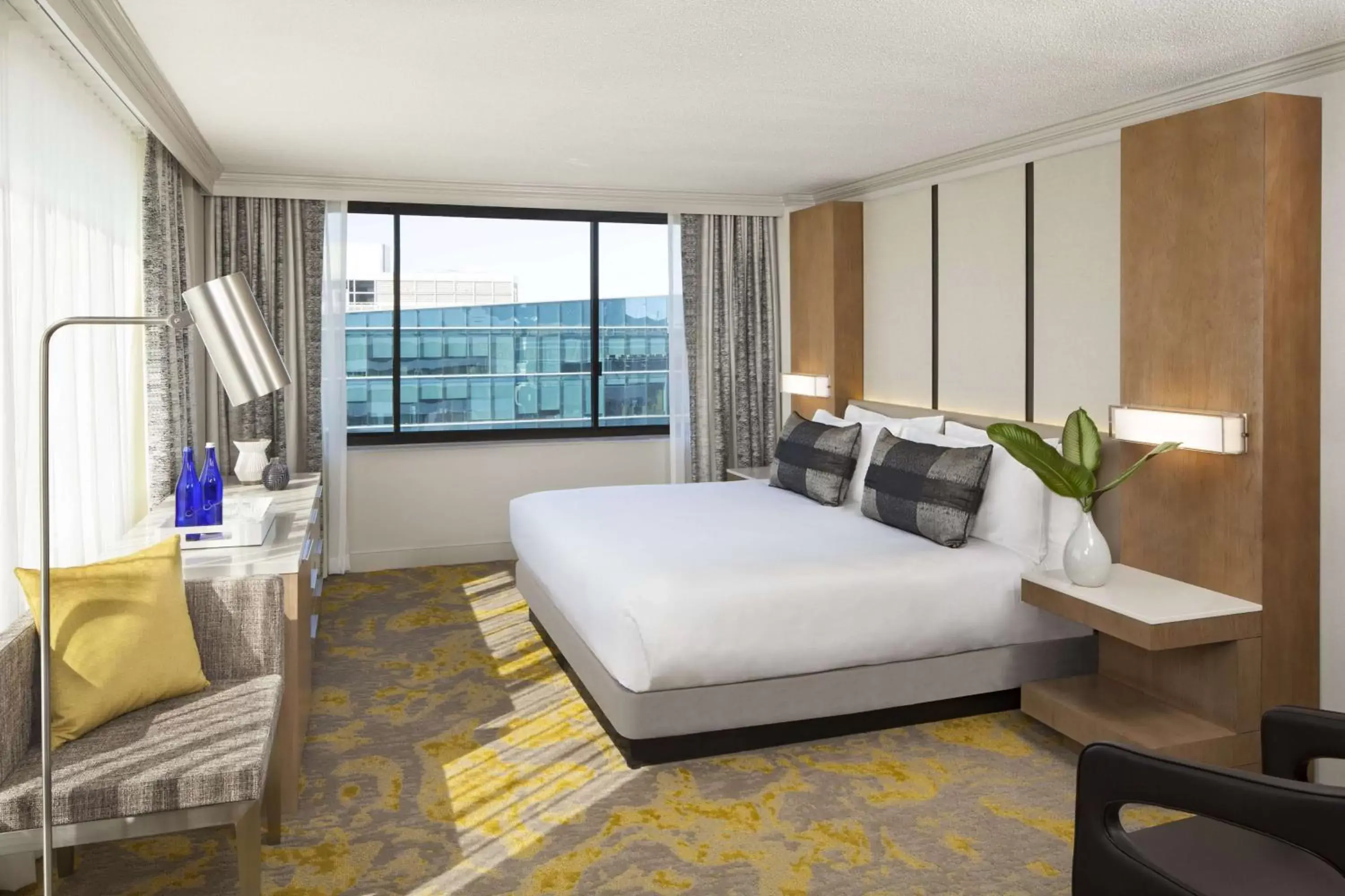 Deluxe King Room in Hilton Washington DC Capitol Hill Deluxe King Room in Hilton Washington DC Capitol Hill