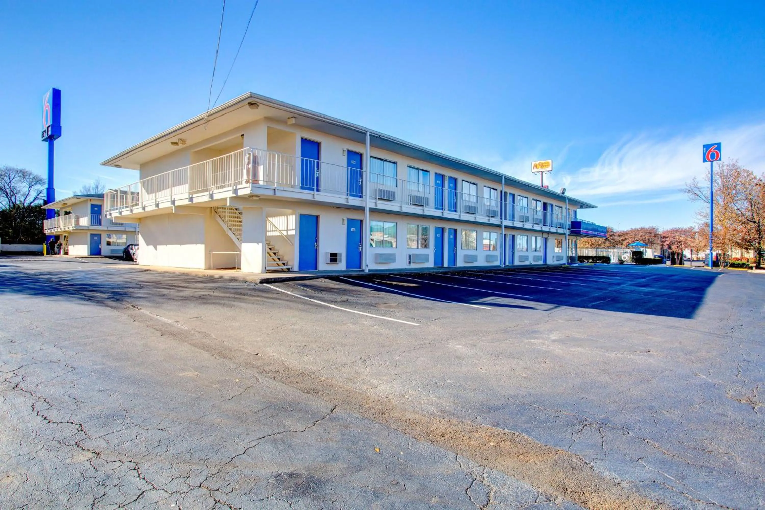 Property building in Motel 6-Murfreesboro, TN
