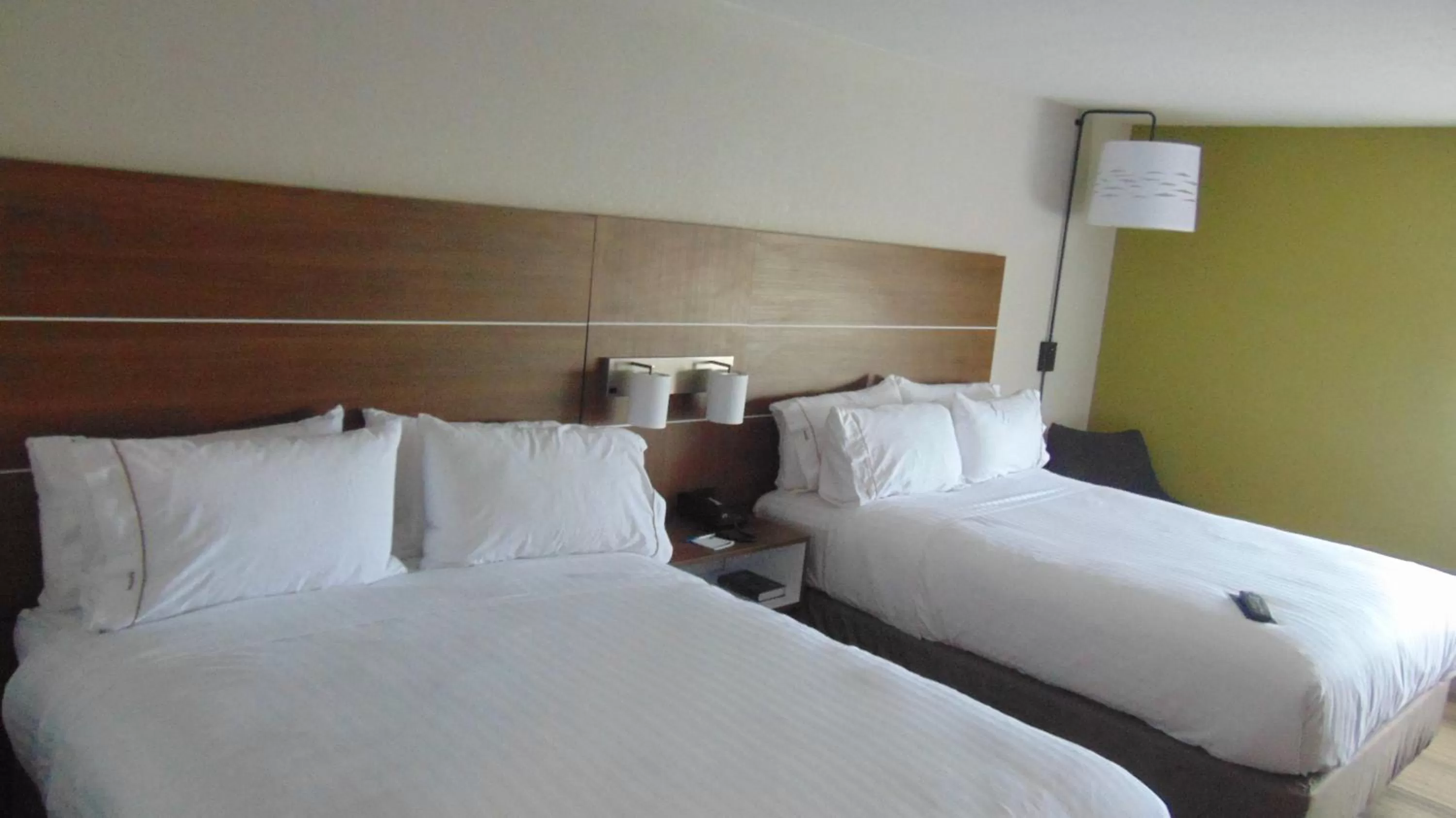Photo of the whole room, Bed in Holiday Inn Express & Suites Wapakoneta by IHG
