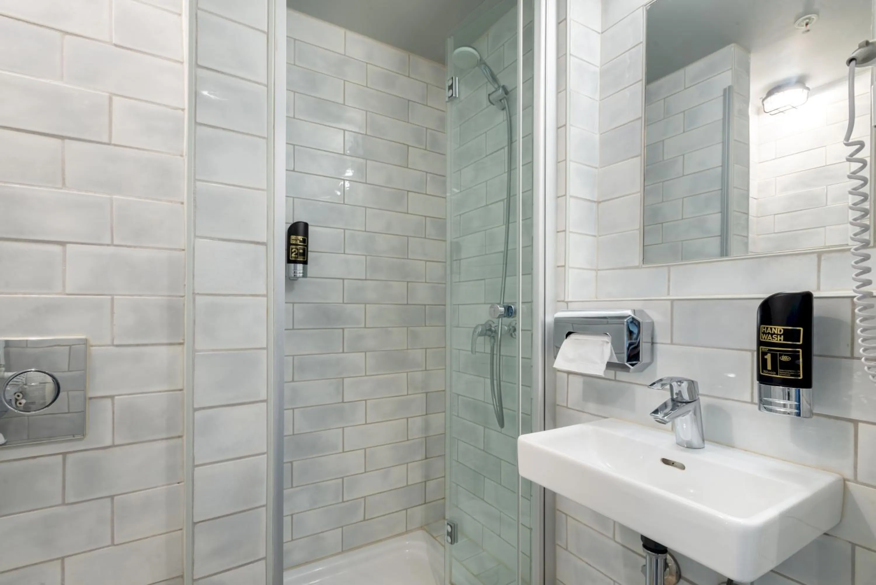 Shower in a&o Copenhagen Sydhavn