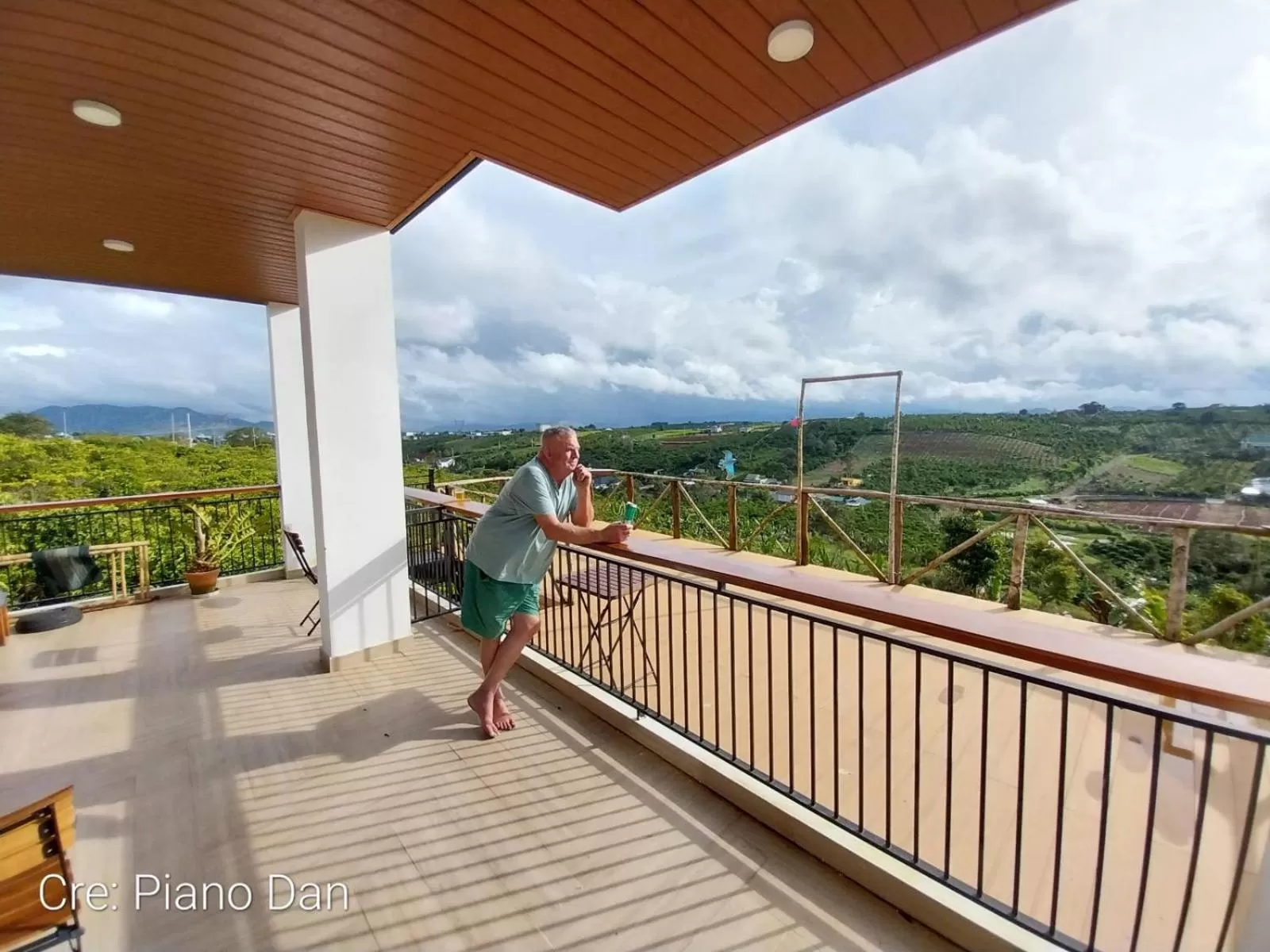 Restaurant/places to eat, Balcony/Terrace in Mùa Tím Villa