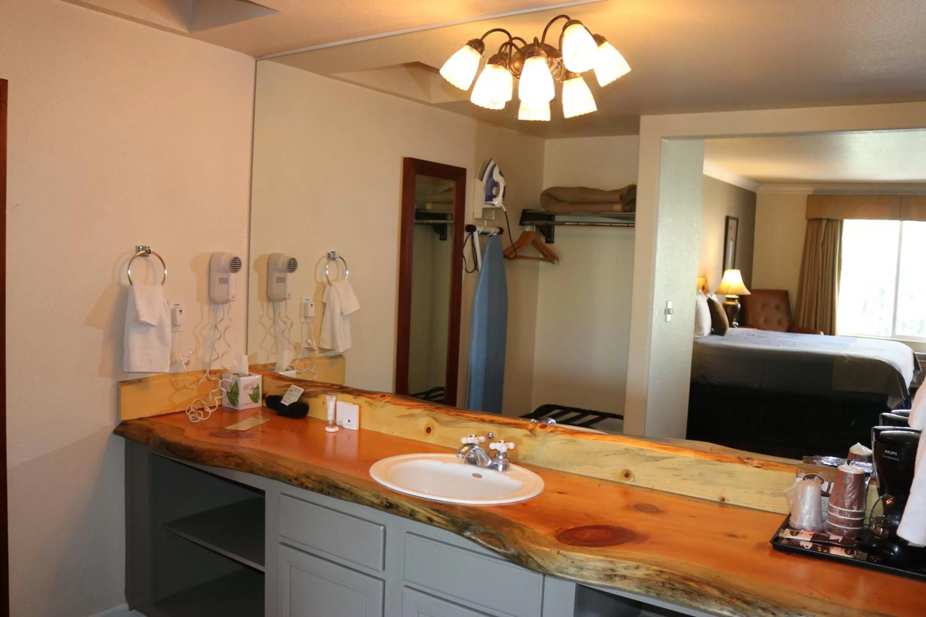 Bathroom in Historian Inn