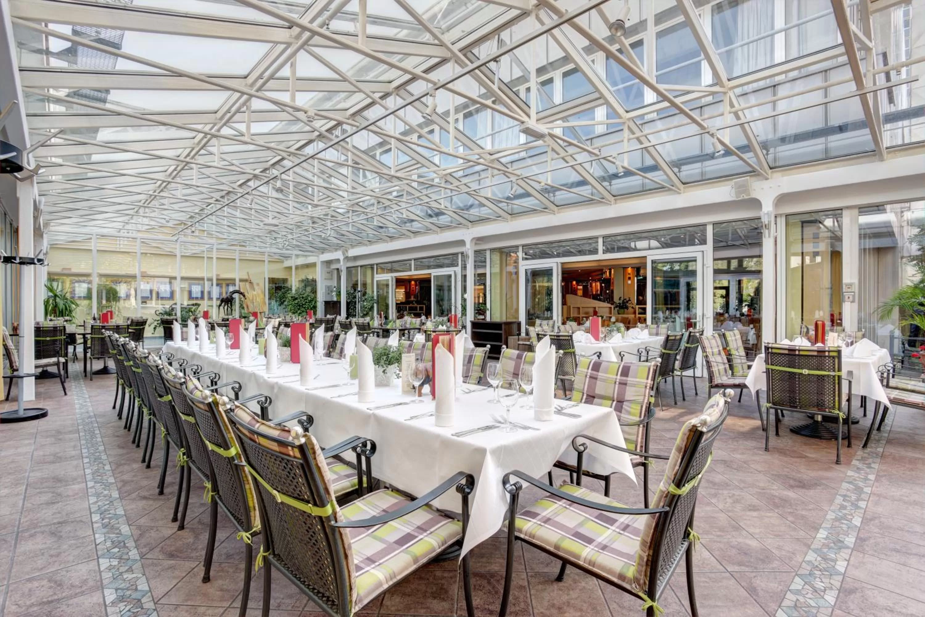 Restaurant/places to eat in ABACUS Tierpark Hotel