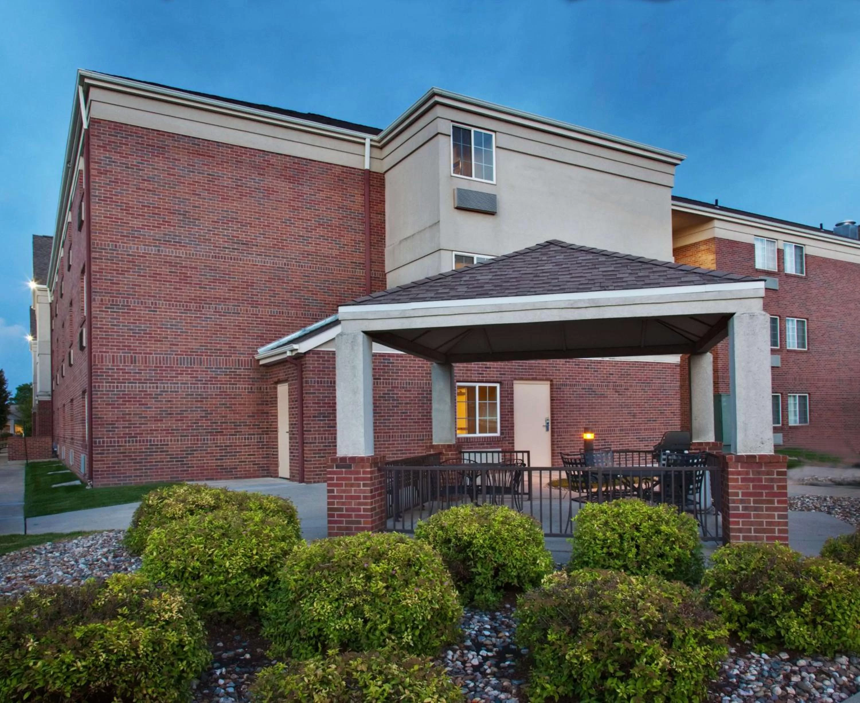 Patio in Sonesta Simply Suites Des Moines