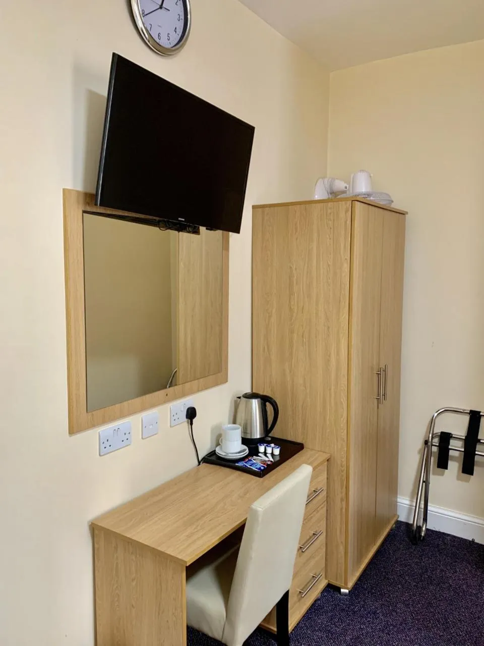 TV and multimedia in Britannia Inn Hotel