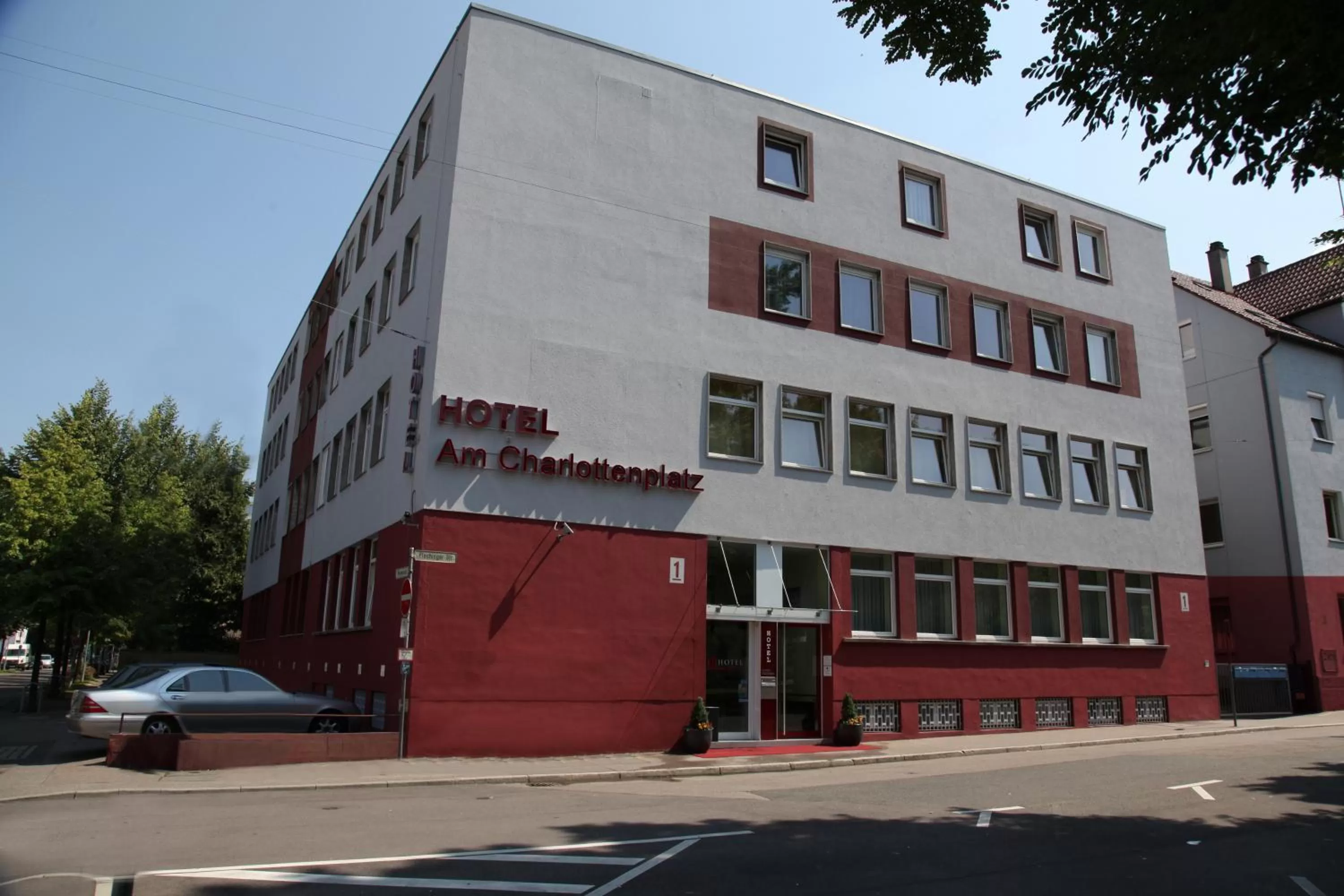 Property building in Hotel am Charlottenplatz