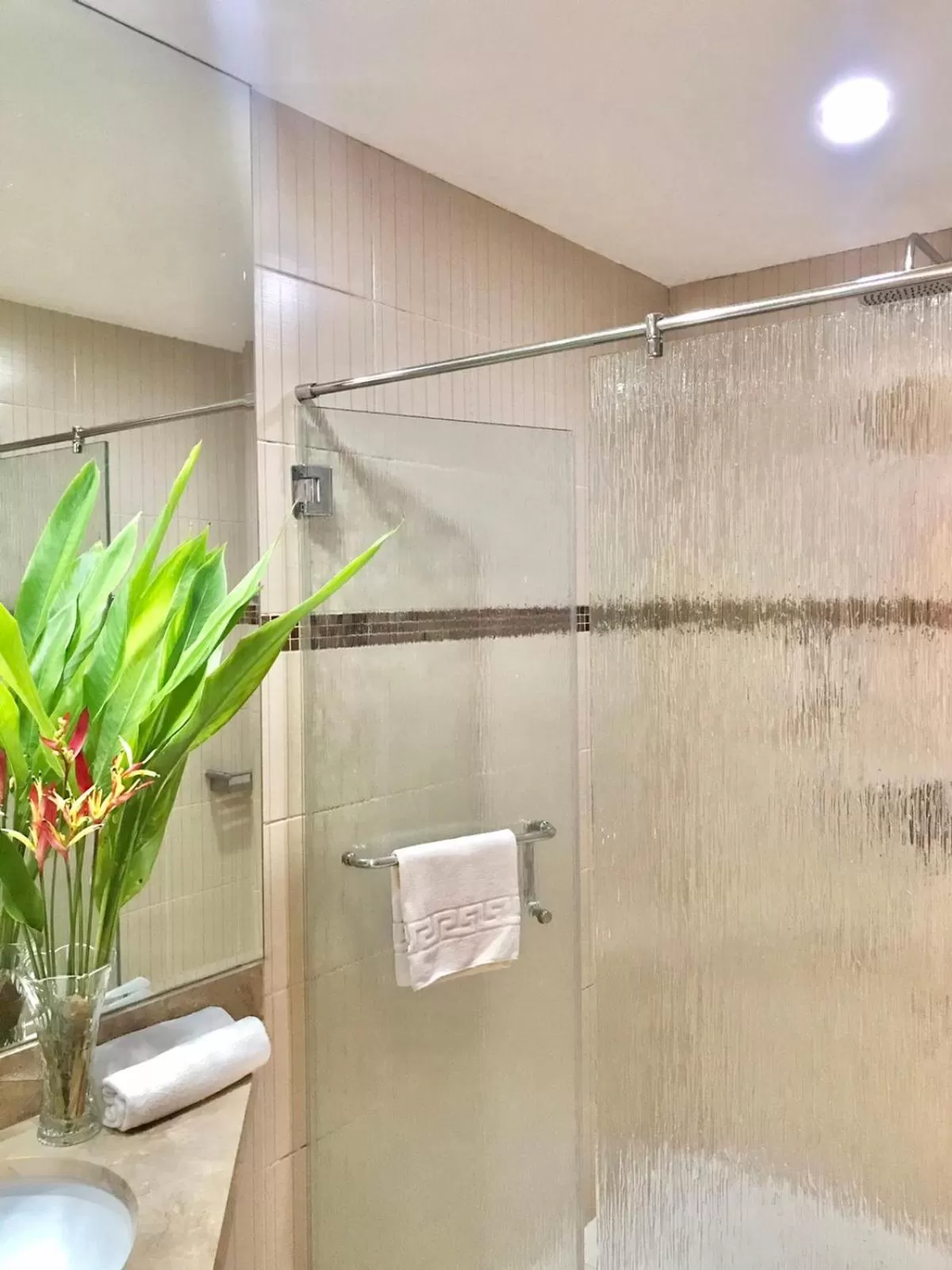 Shower in Corto del Mar Hotel
