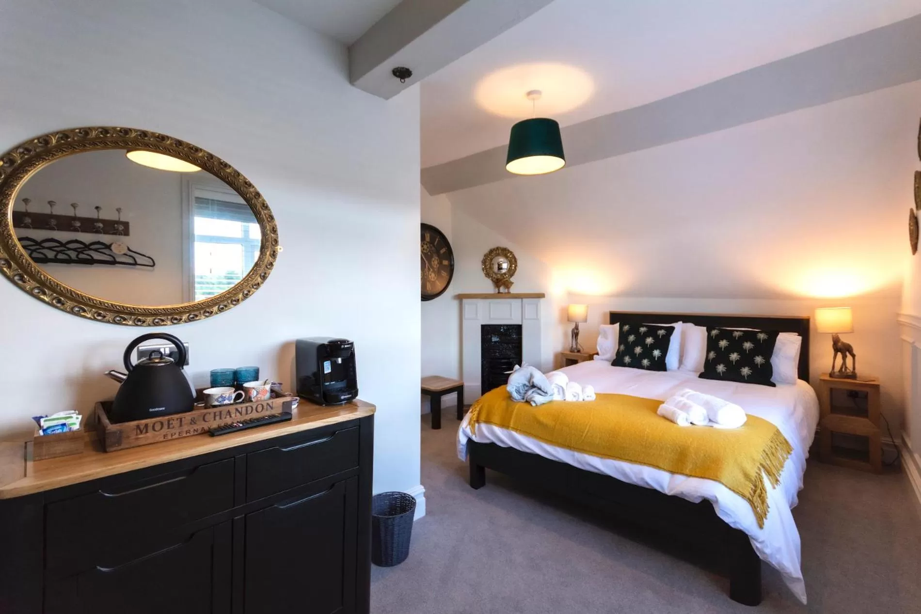 Bedroom, Bed in The Clockhouse Bewdley