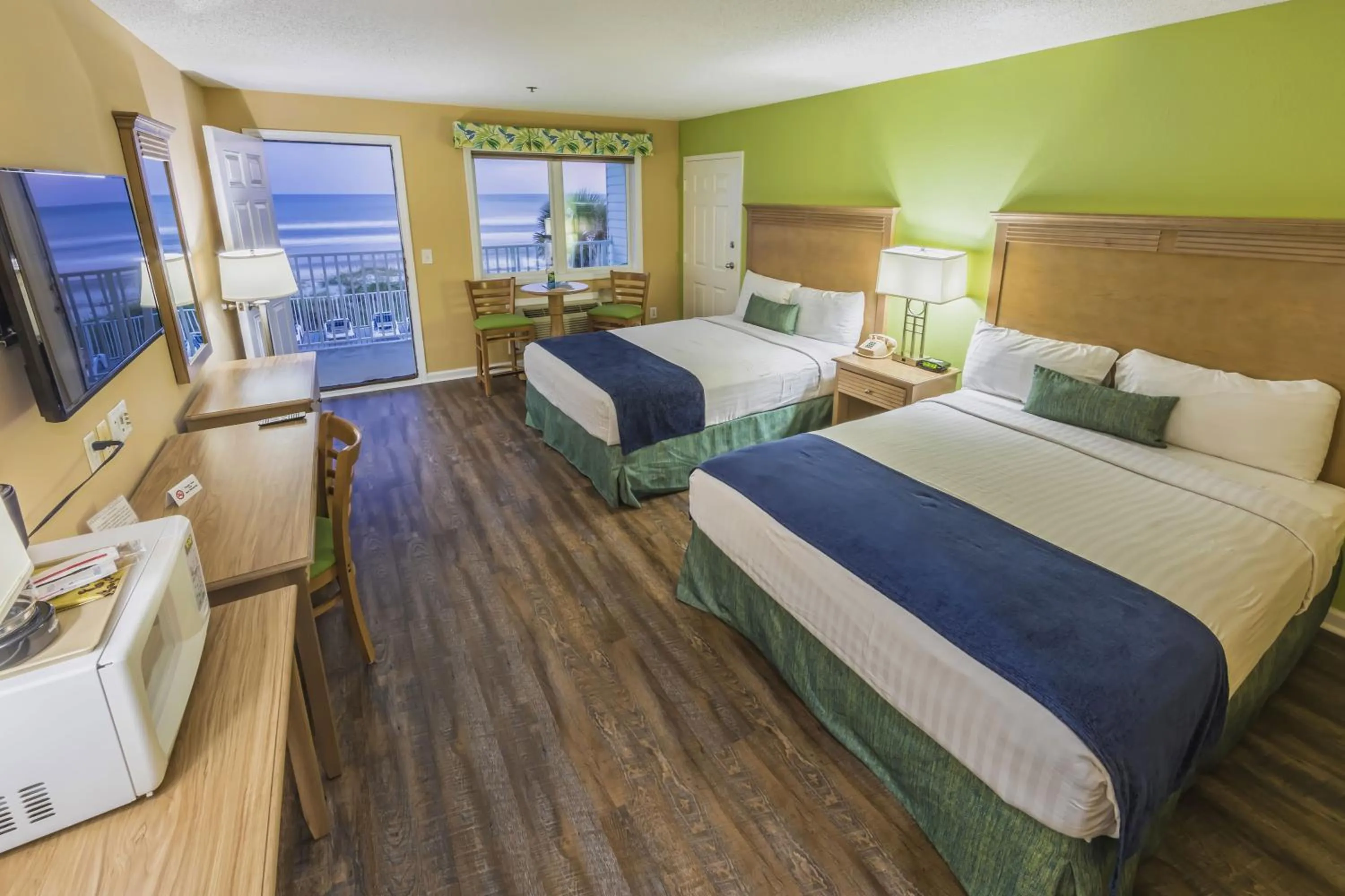 Bed in The Islander Inn