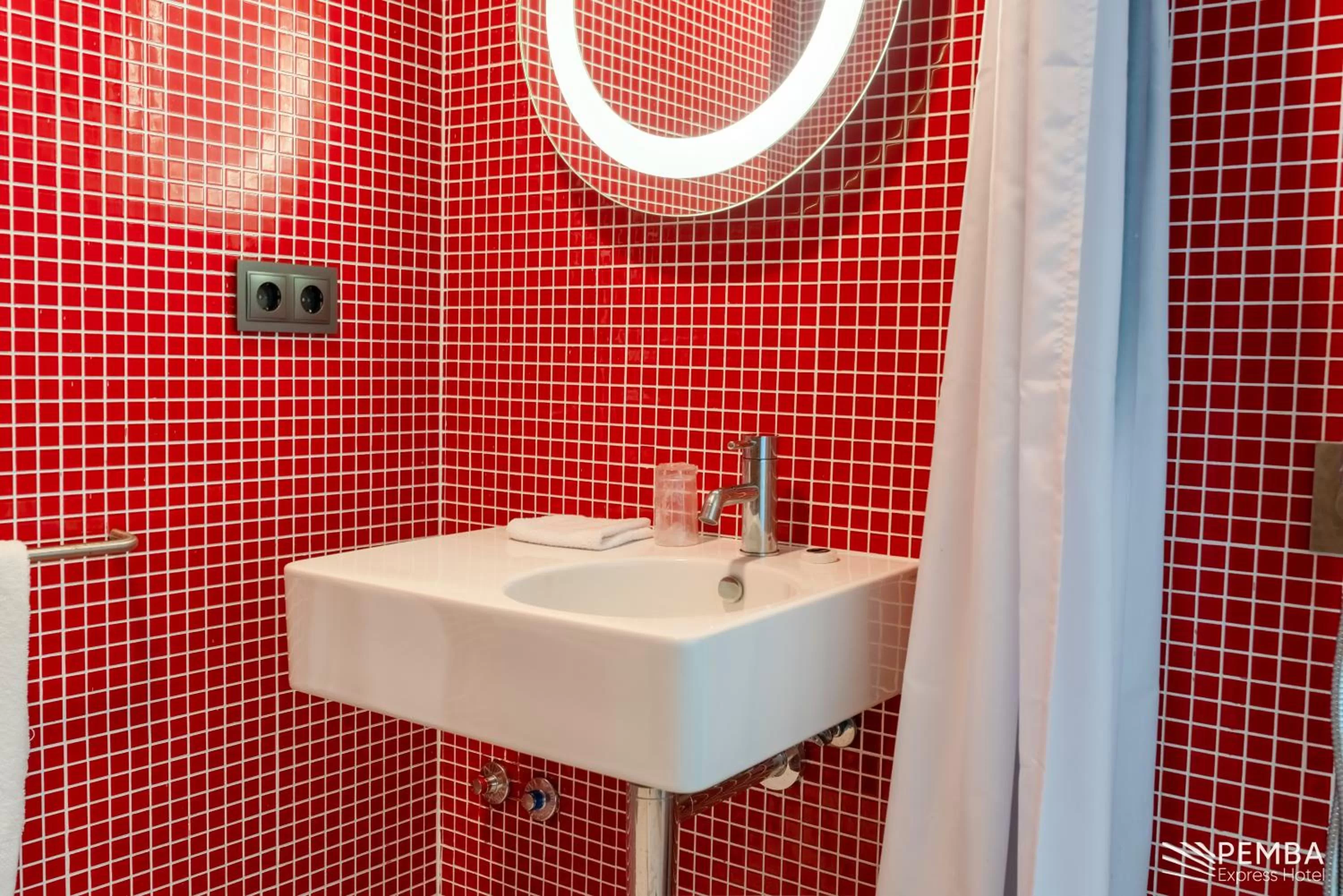 Bathroom in Pemba Express Hotel