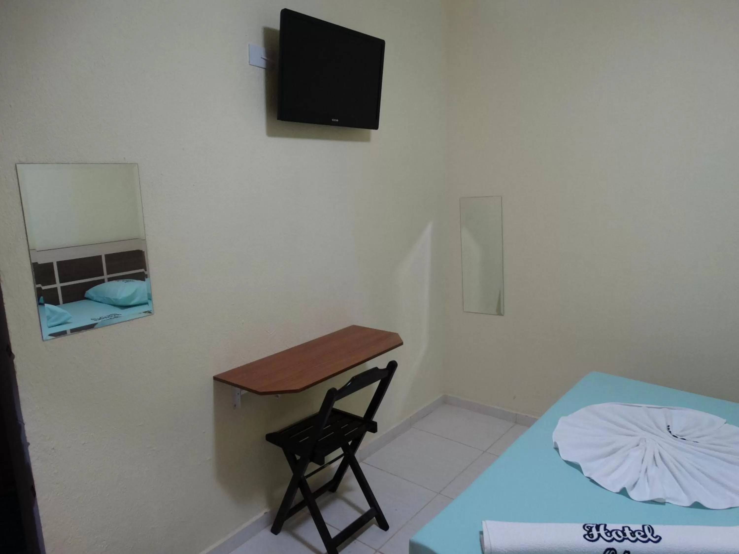 Bed, TV/Entertainment Center in Hotel Praça Orione