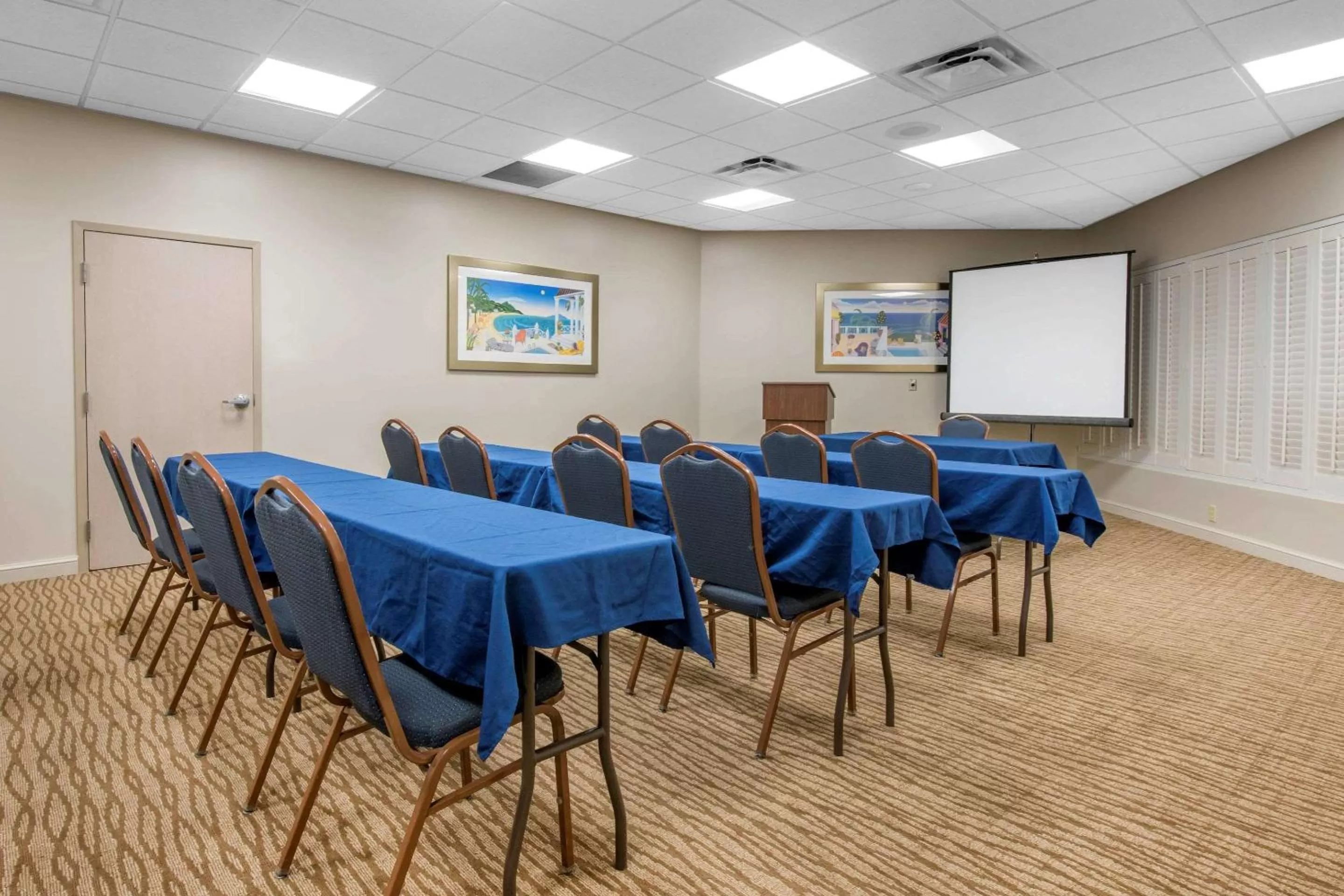 On site in Comfort Suites Maingate East