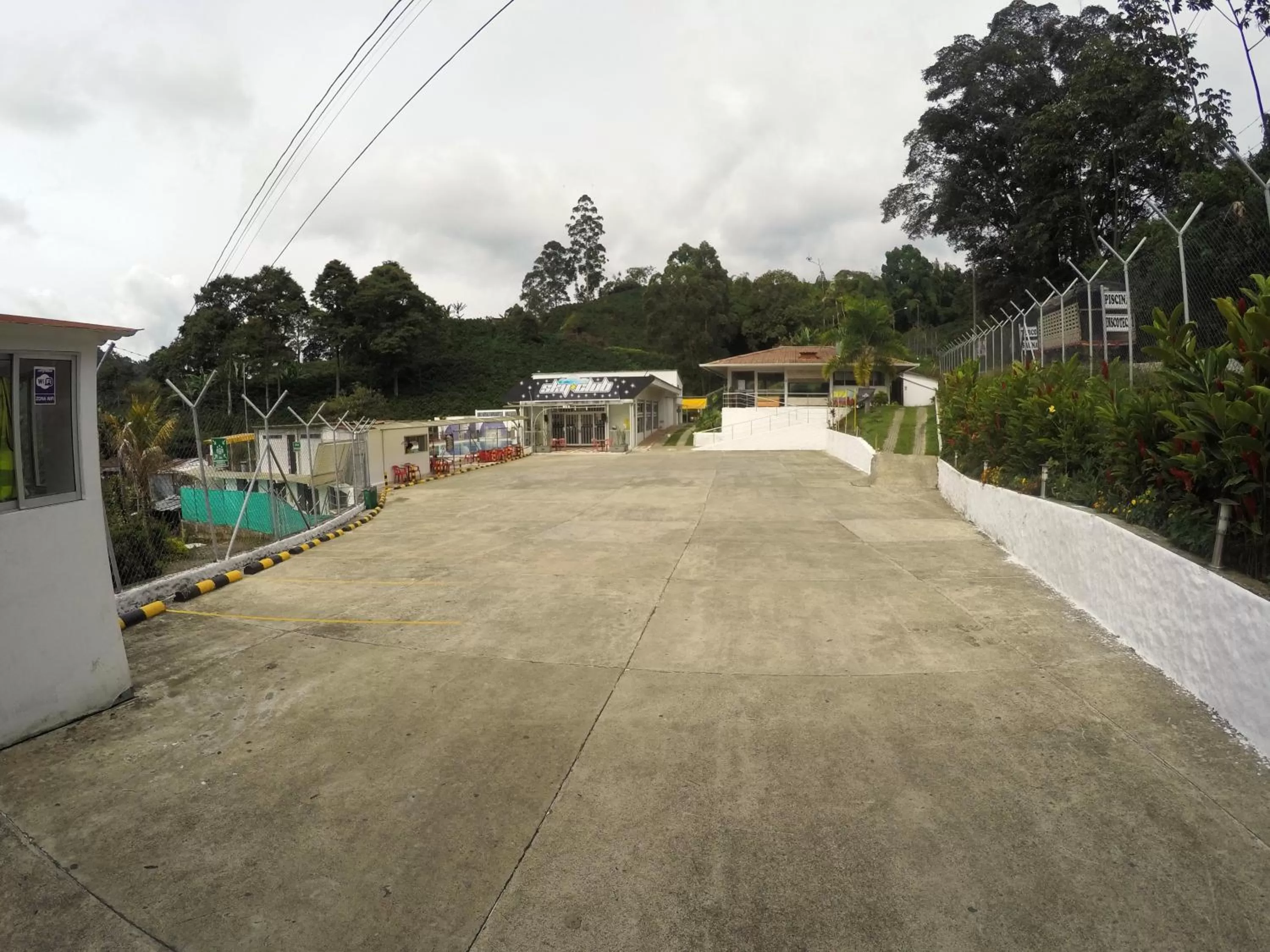 Restaurant/places to eat in Sky Club Eco Hotel