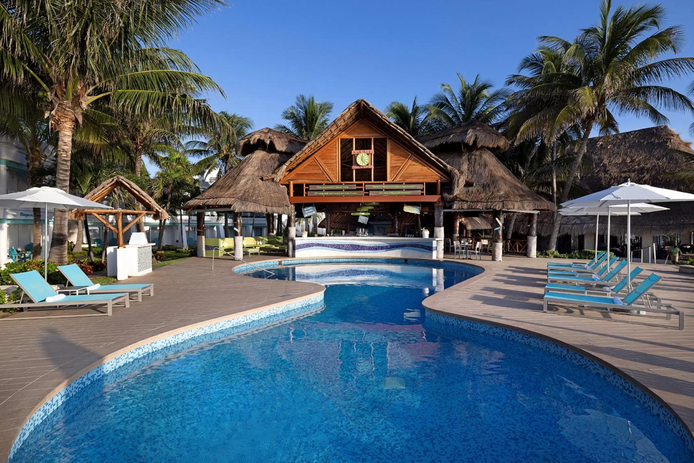 Swimming pool in Margaritaville Island Reserve Riviera Cancún - A Karisma All-Inclusive Experience for All