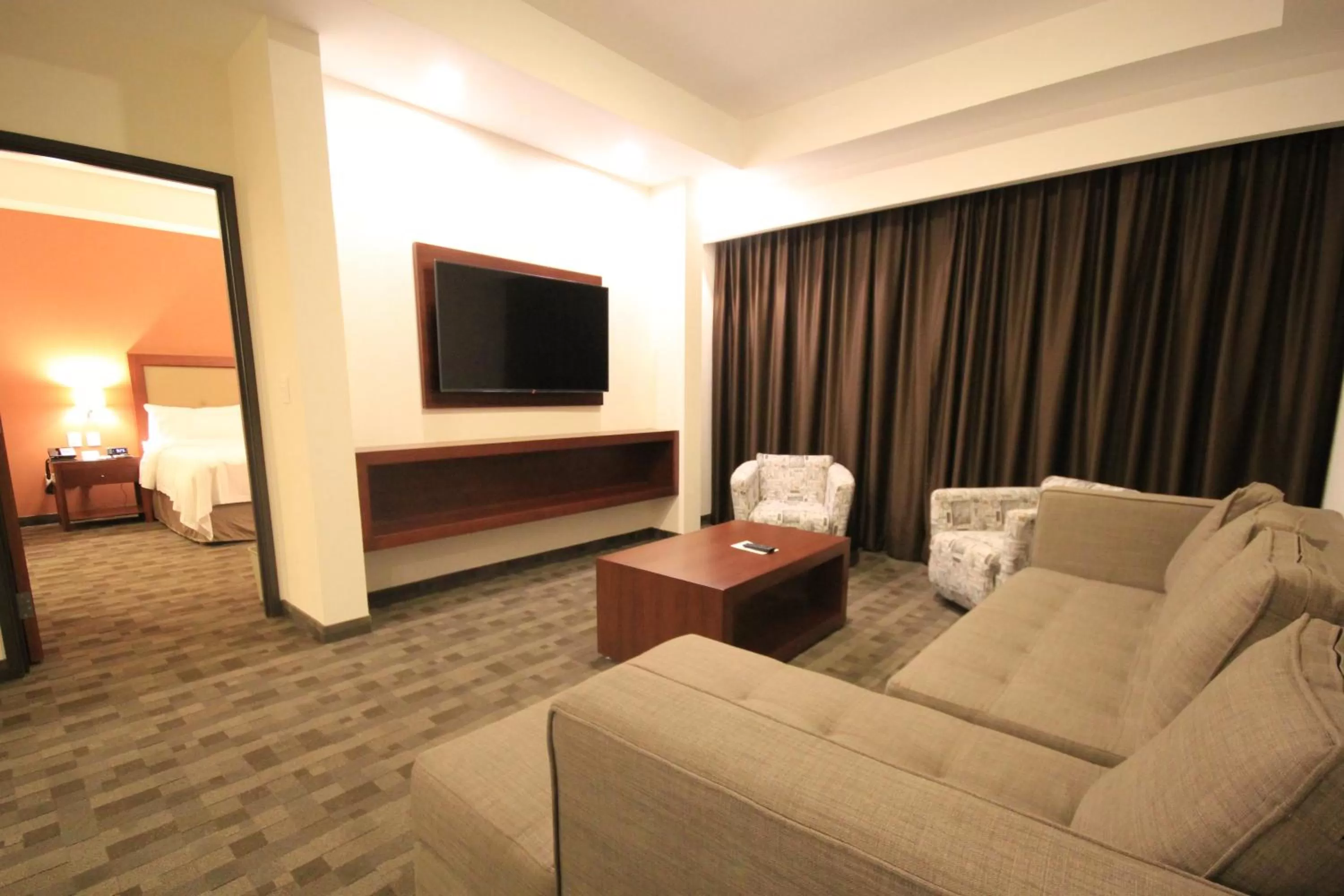 Photo of the whole room in Holiday Inn & Suites Plaza Mayor by IHG