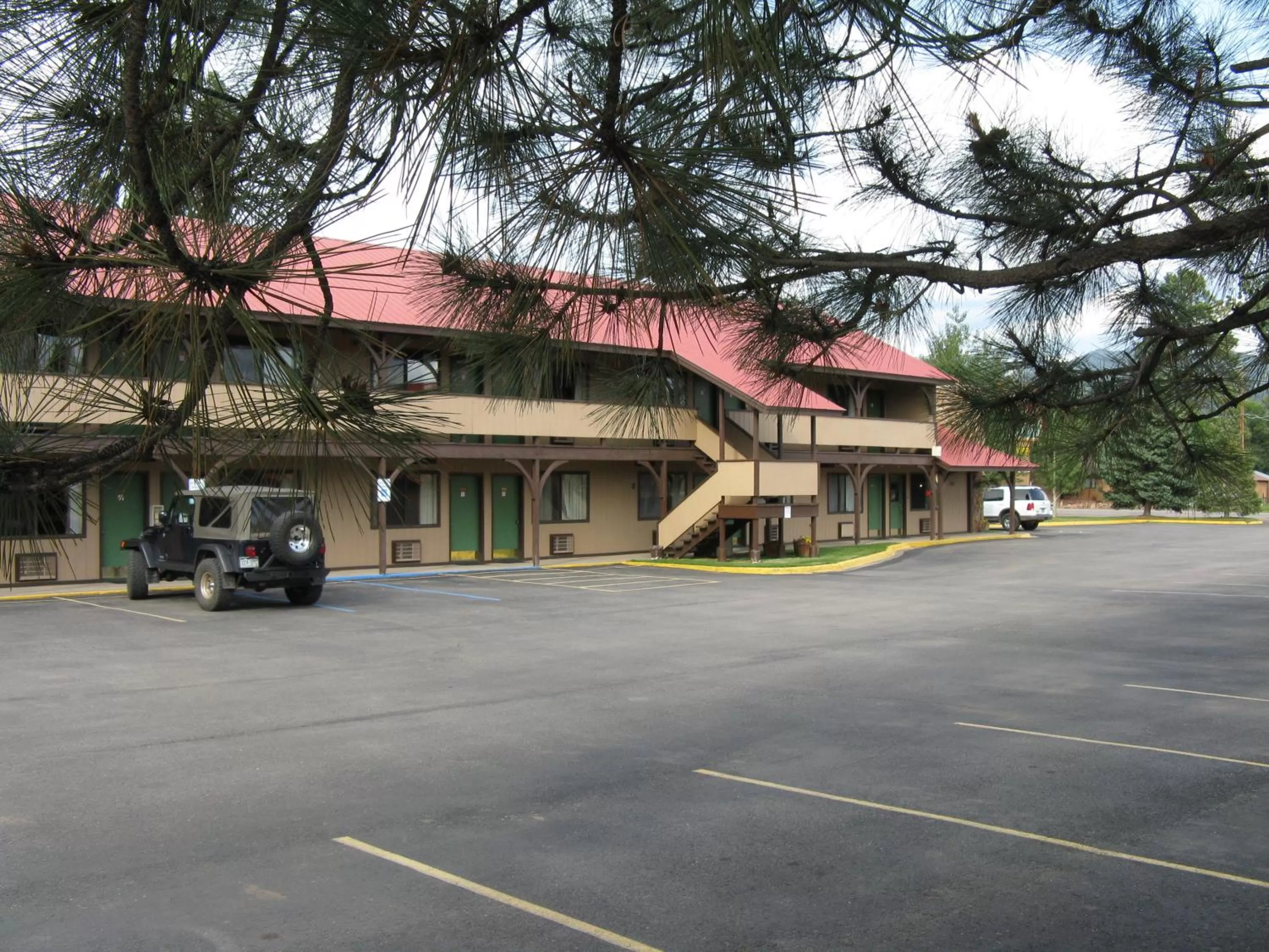 Area and facilities in Branding Iron Motel