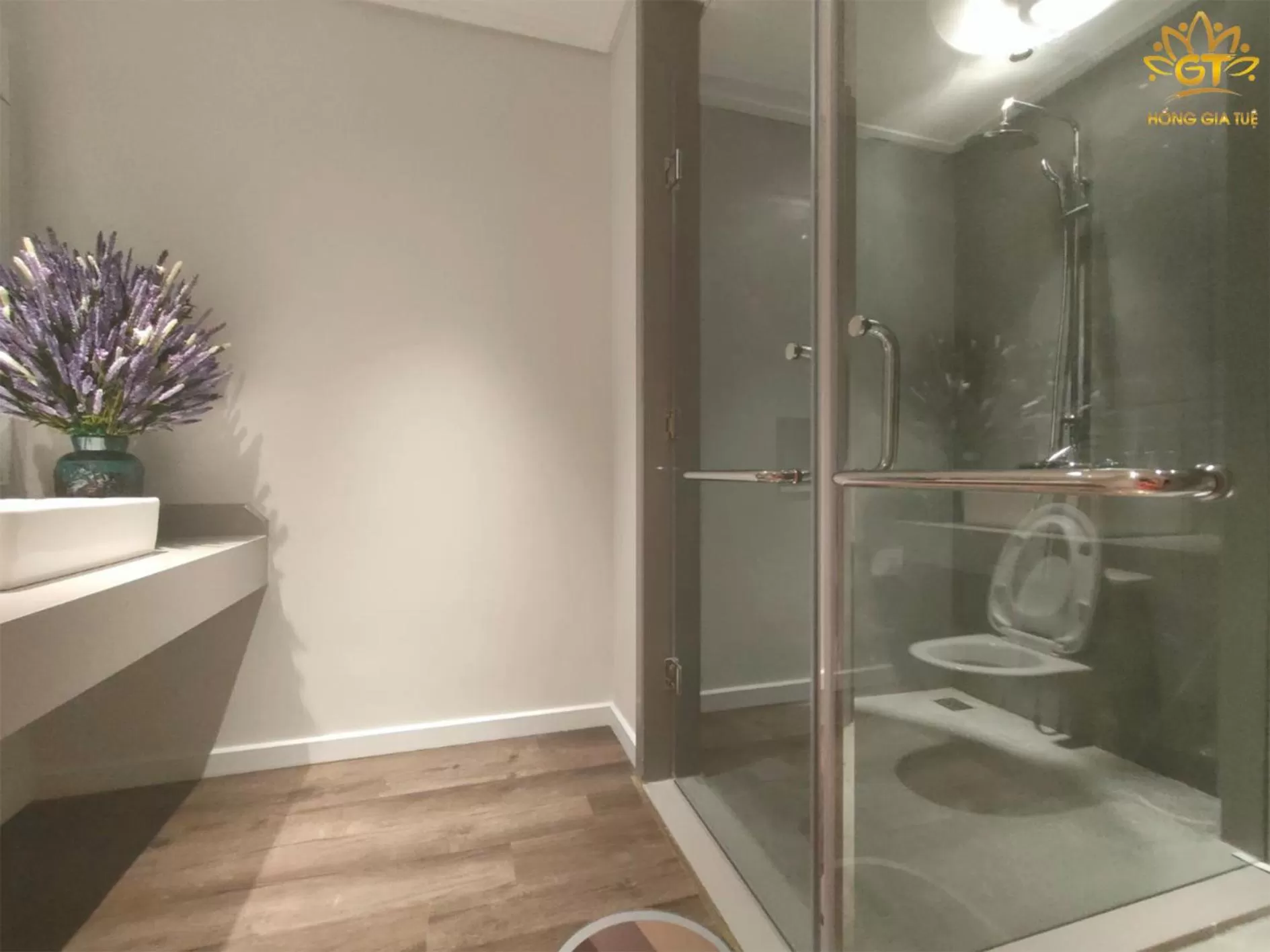 Hồng Gia Tuệ Lake View