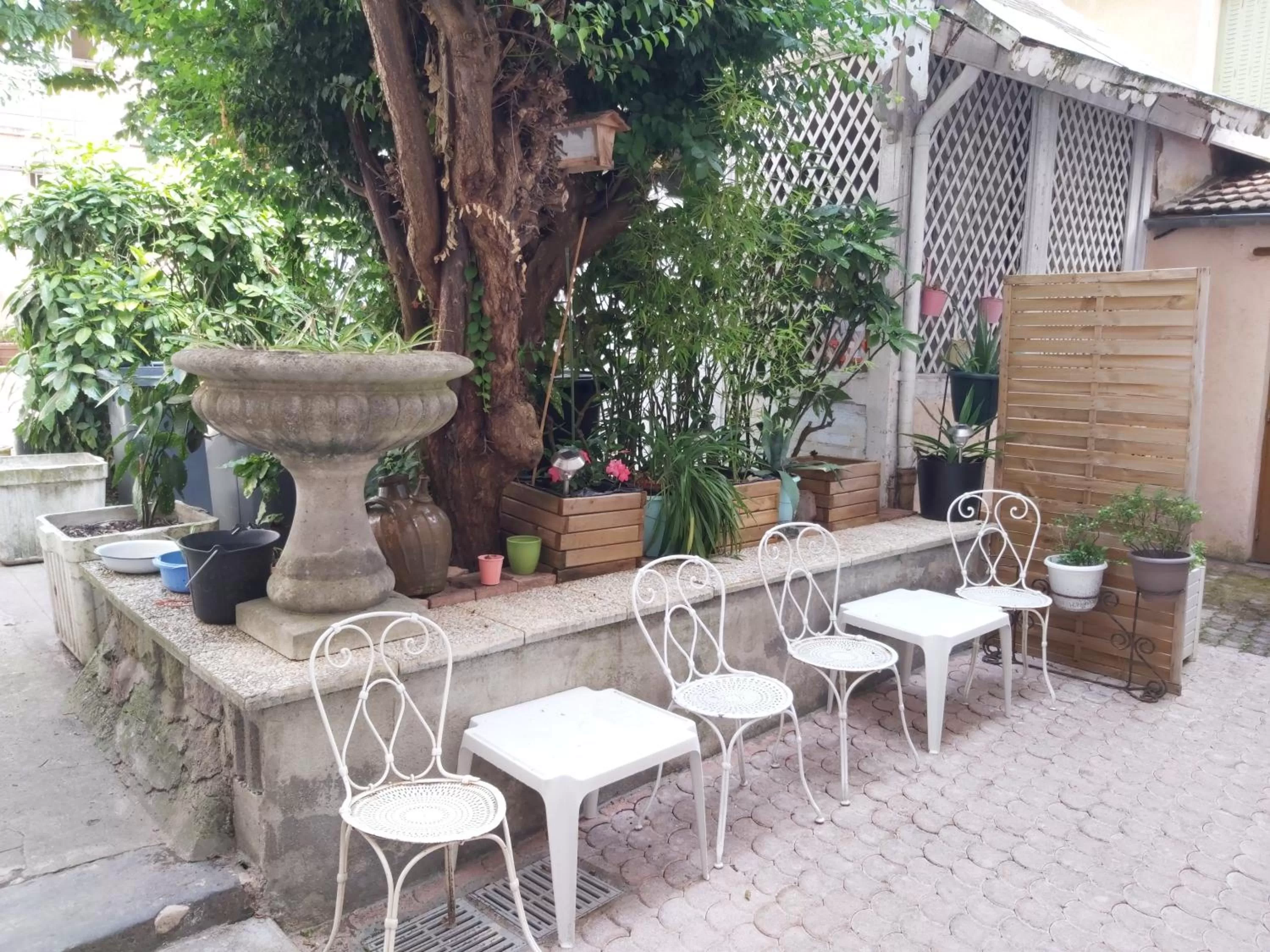 Patio in Vichy Sejour