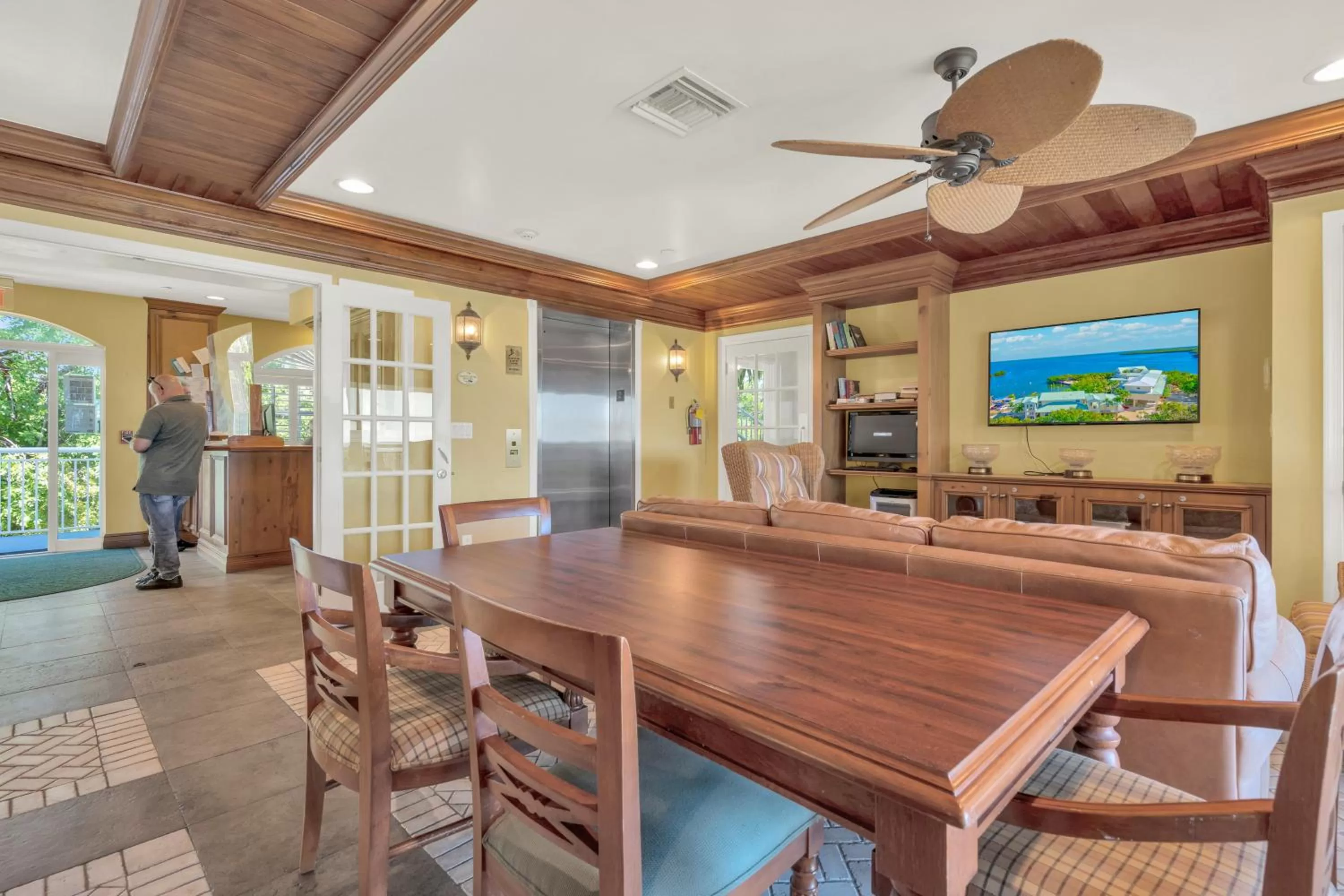 Communal lounge/ TV room in Dove Creek Resort & Marina, Trademark Collection by Wyndham