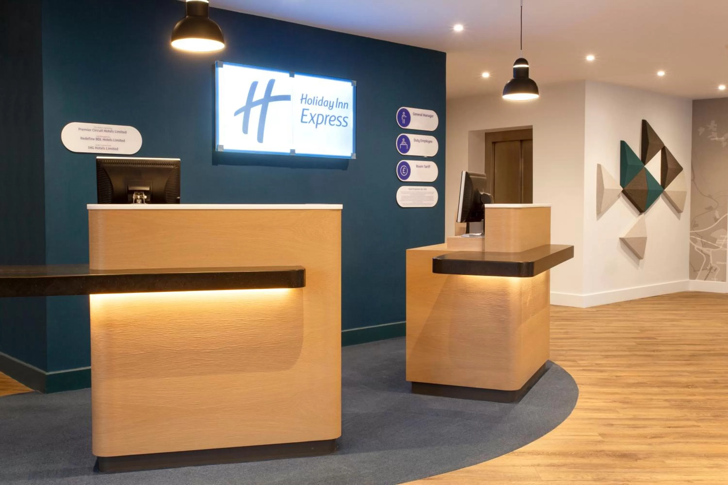 Lobby or reception in Holiday Inn Express Cheltenham Town Centre by IHG