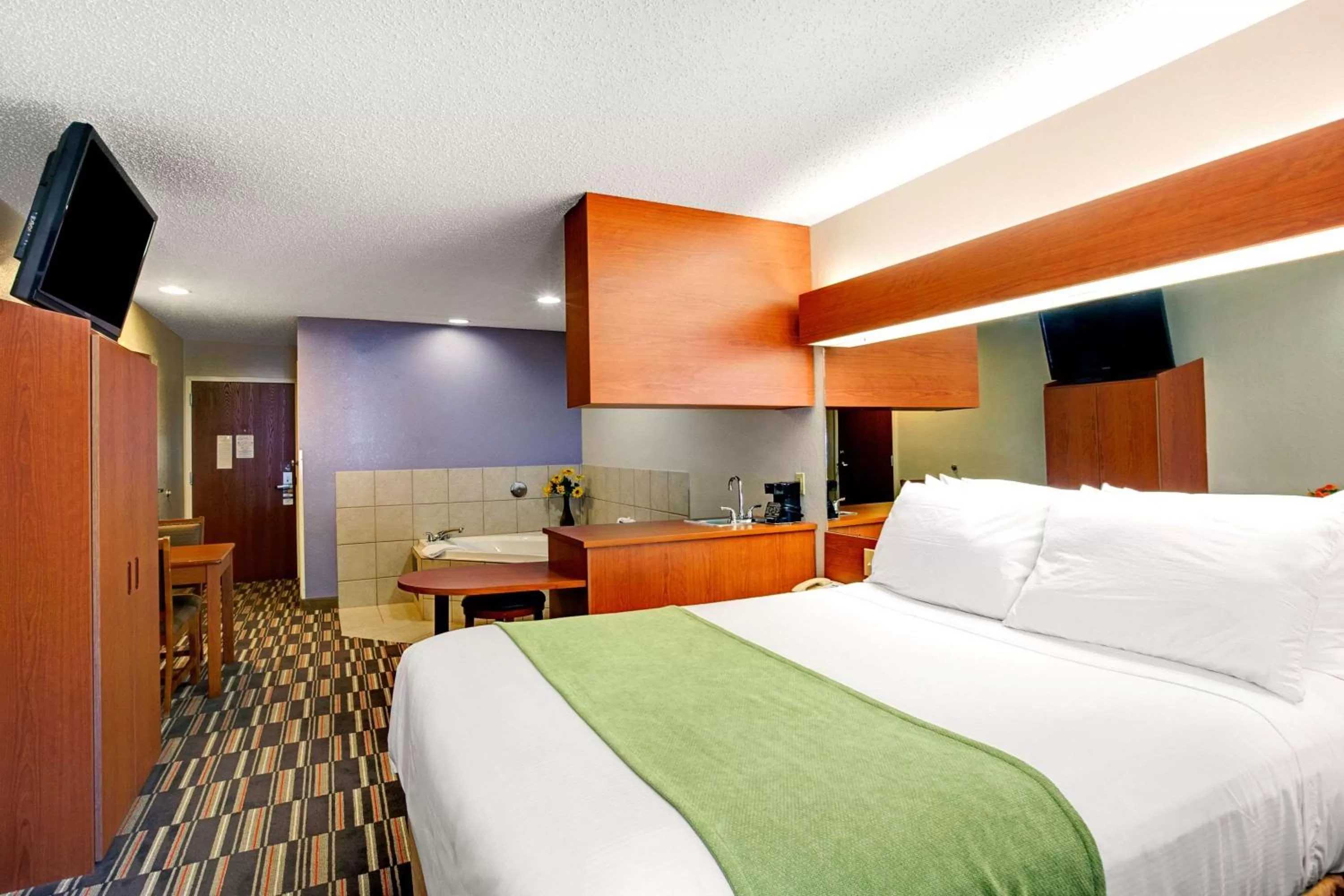 Photo of the whole room, Bed in Microtel Inn & Suites by Wyndham Cherokee