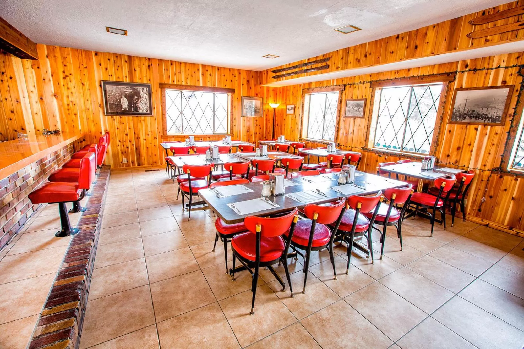 Restaurant/places to eat in Chateau Apres Lodge