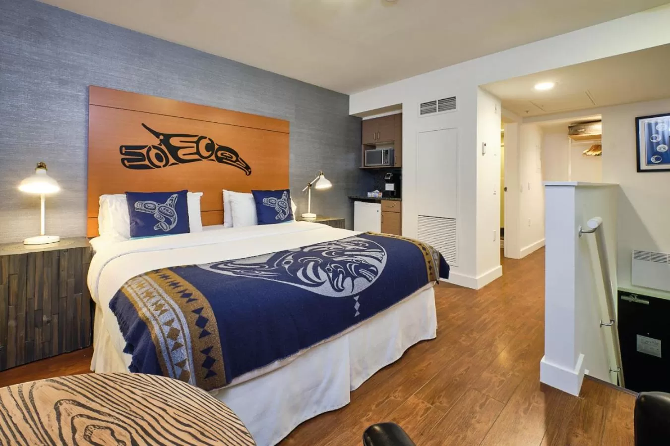 Bed in Skwachàys Lodge