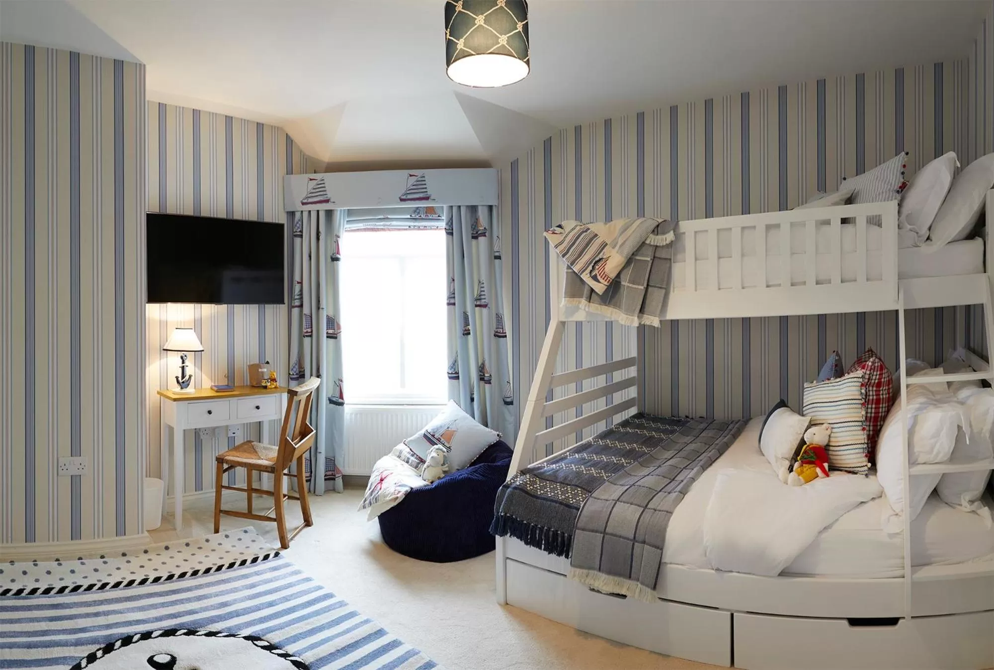 Bed in The Plough Inn & Cottages