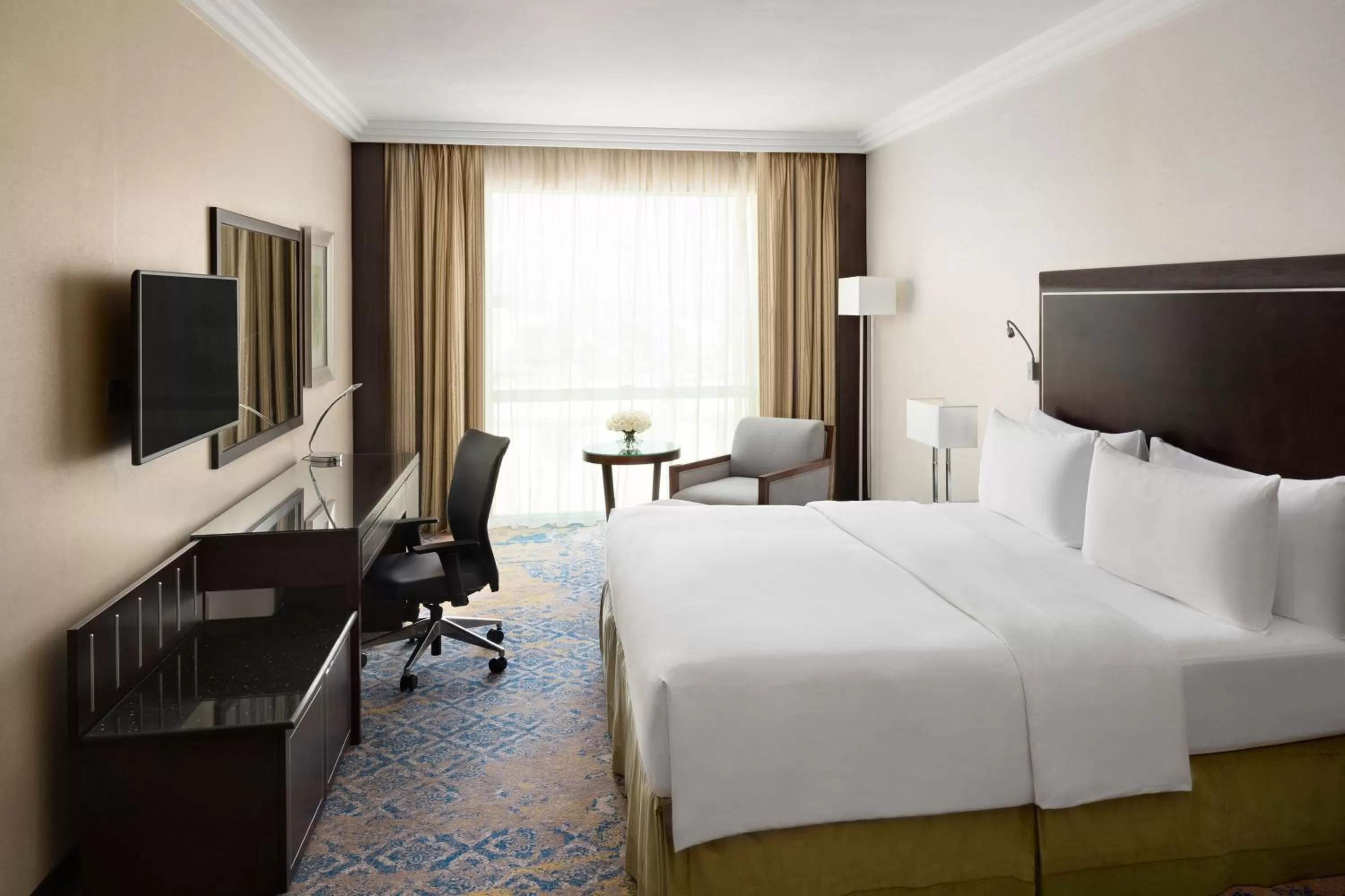 Bedroom, Bed in Crowne Plaza Jeddah by IHG