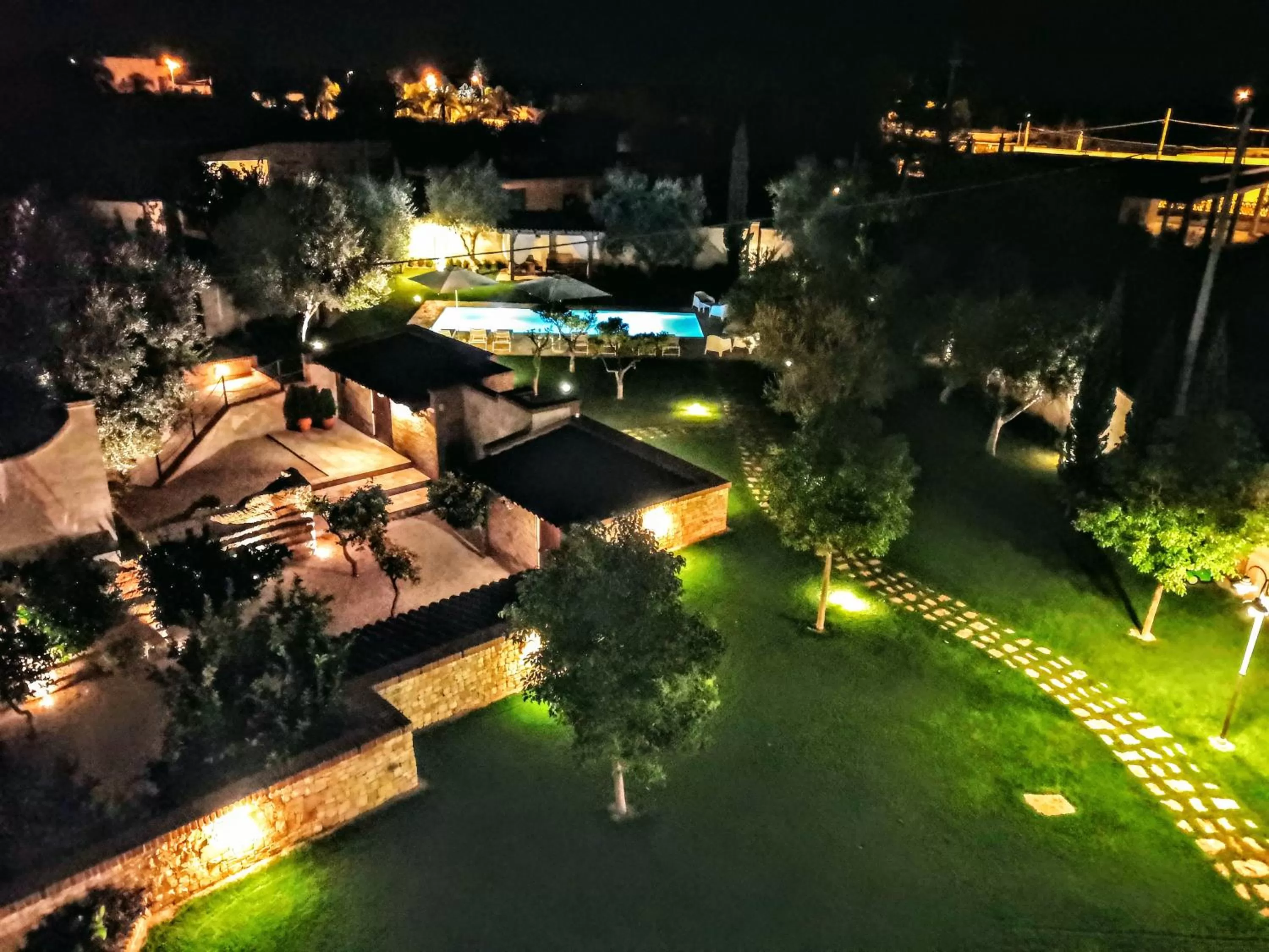 Garden view in BORGO LUNA b&b