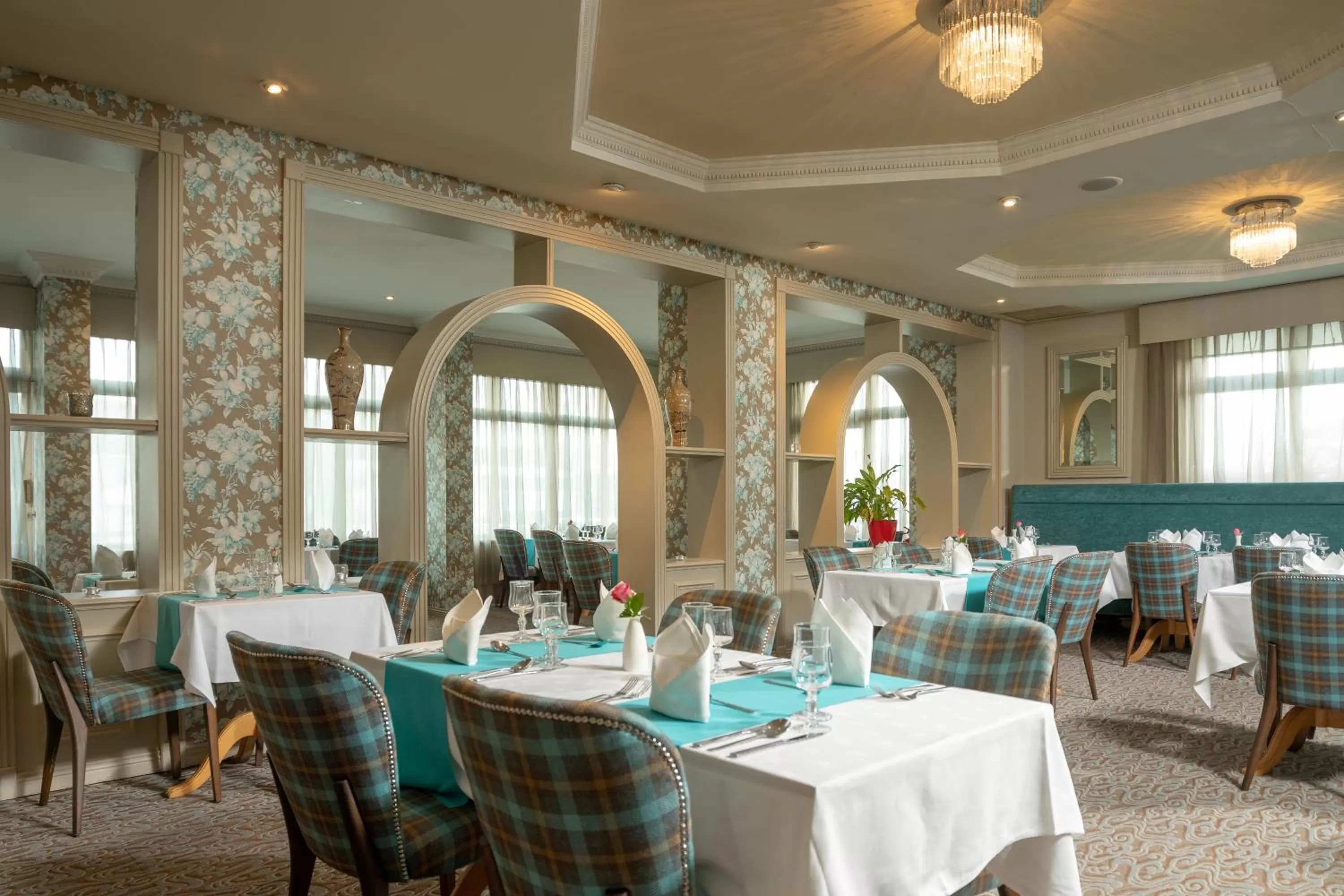 Restaurant/places to eat in Flannery's Hotel