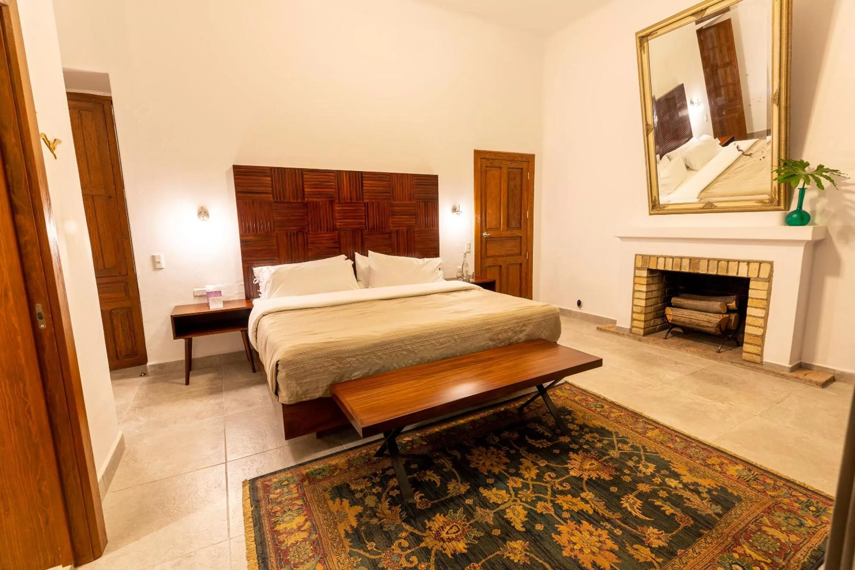 Photo of the whole room, Bed in Plaza Chapala Hotel