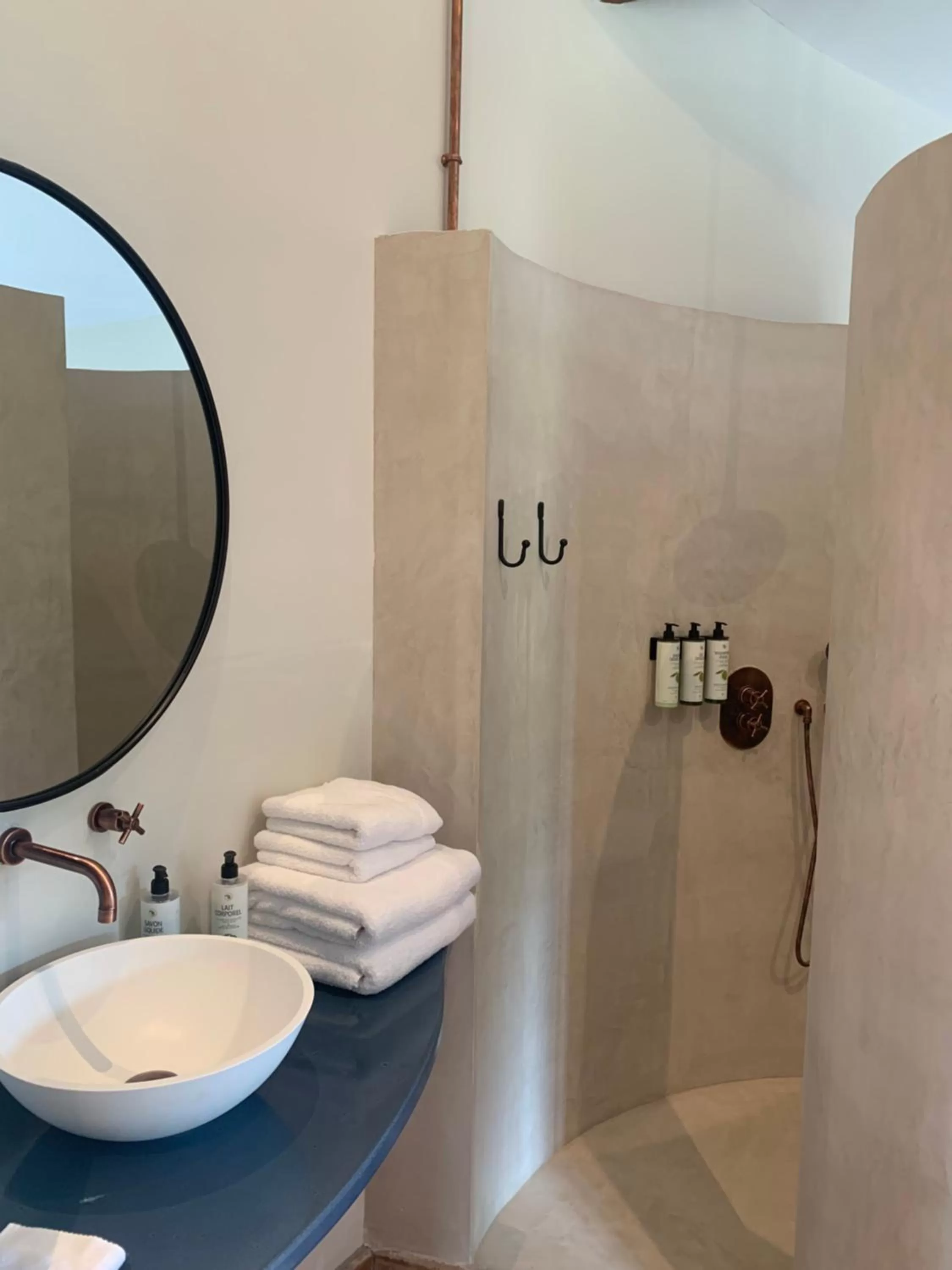 Bathroom in LOU CALEN