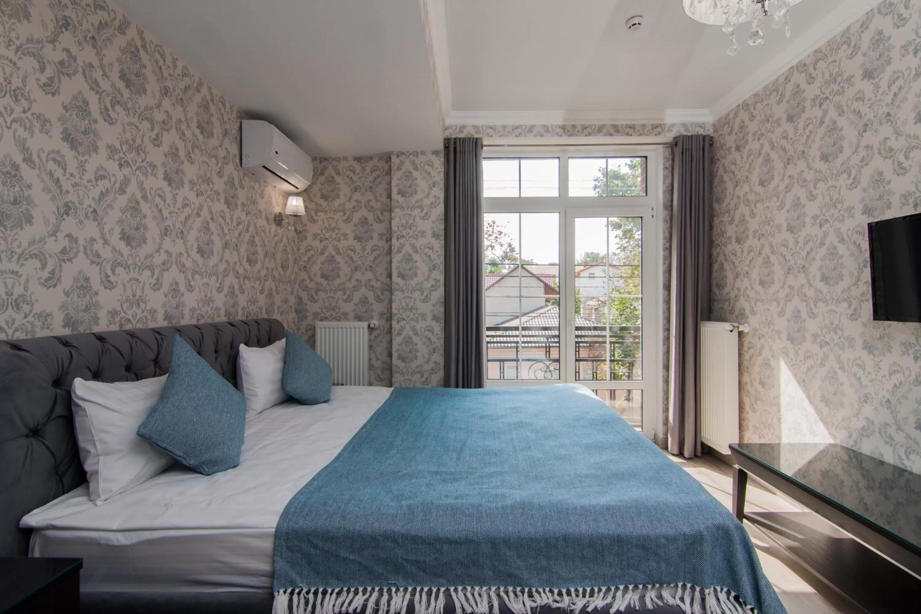 Photo of the whole room, Bed in Klassik Hotel