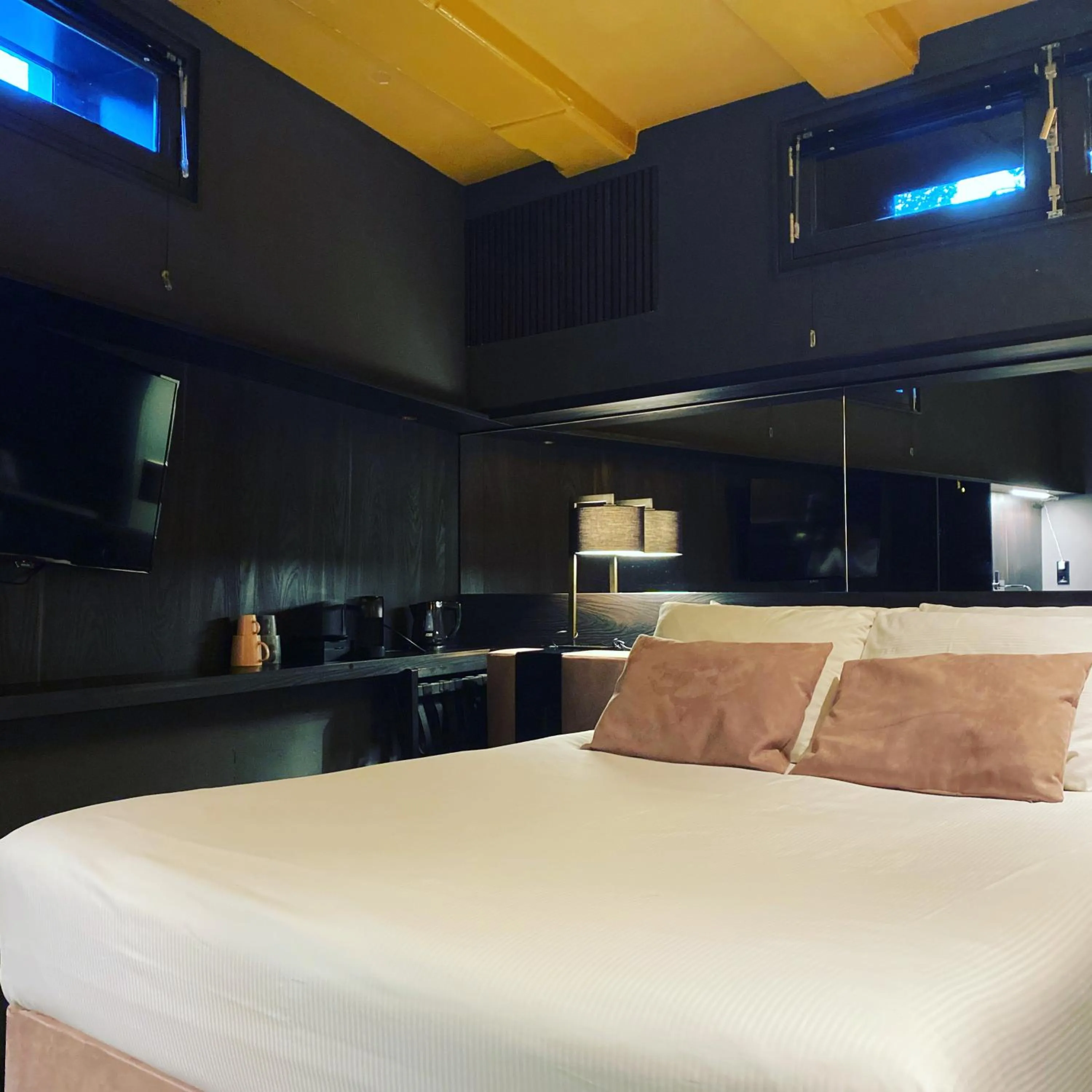 Bedroom, Bed in Hotel Frank since 1666