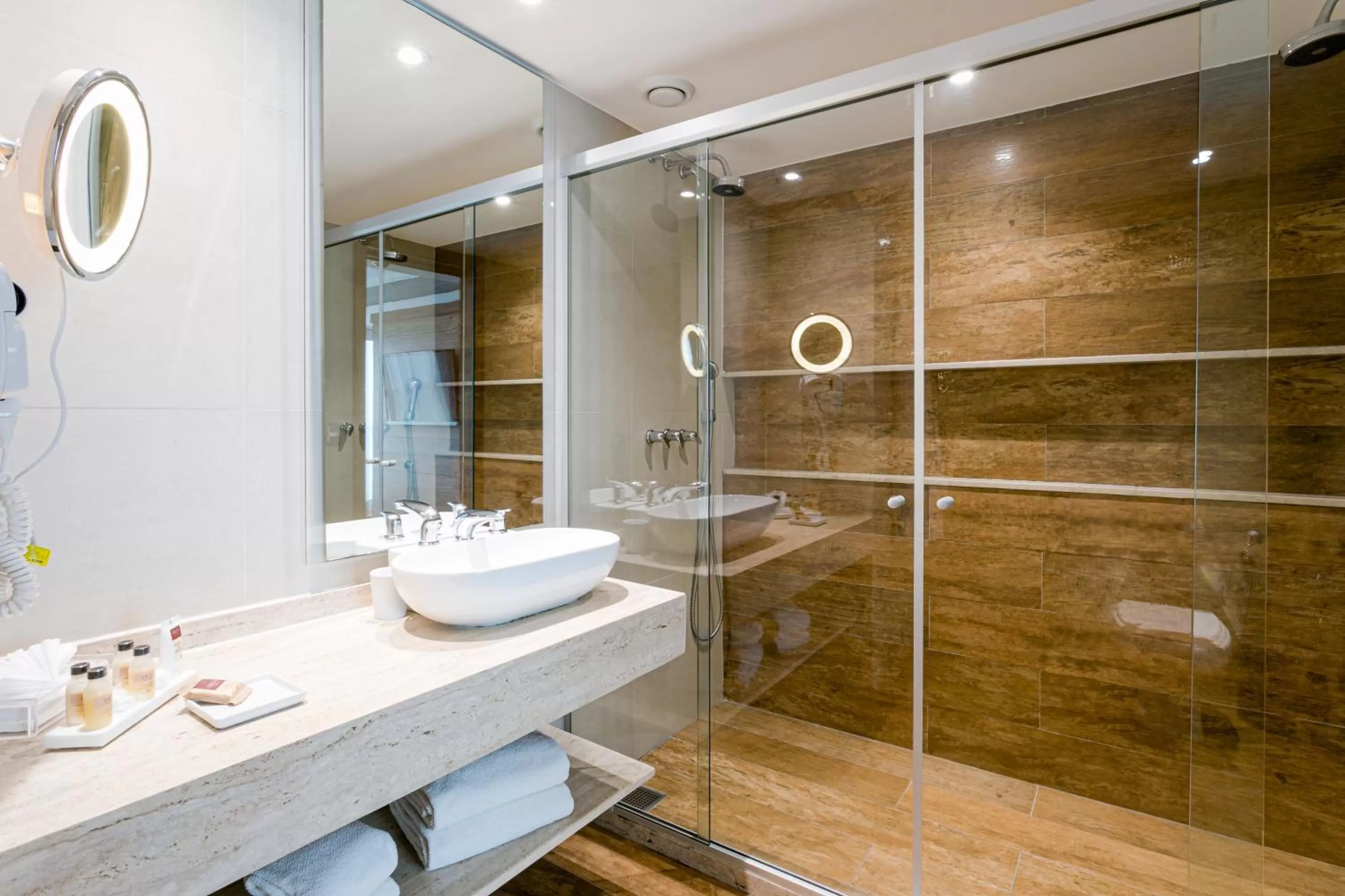 Bathroom in Arena Leme Hotel