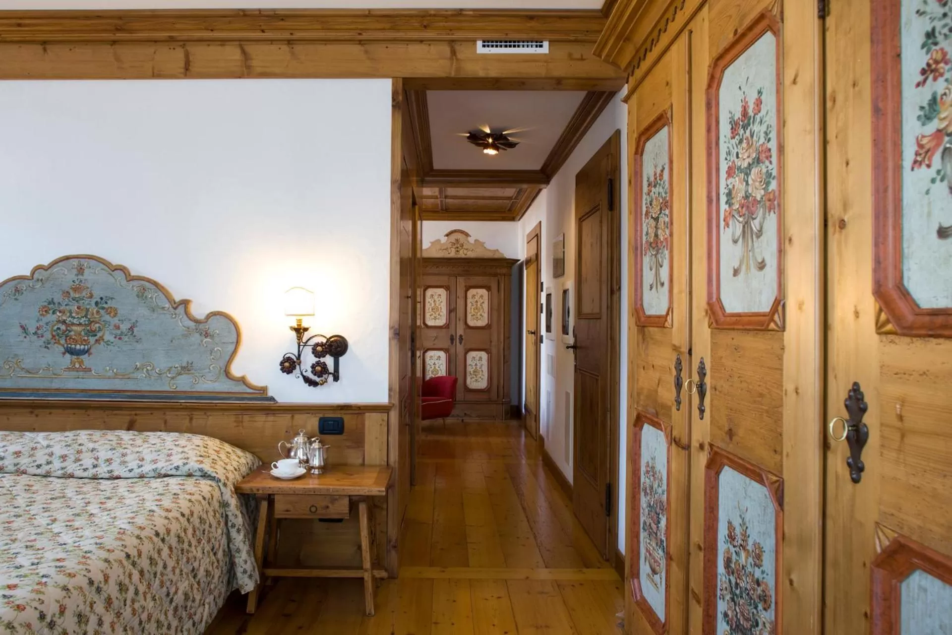 Photo of the whole room in Hotel Cortina