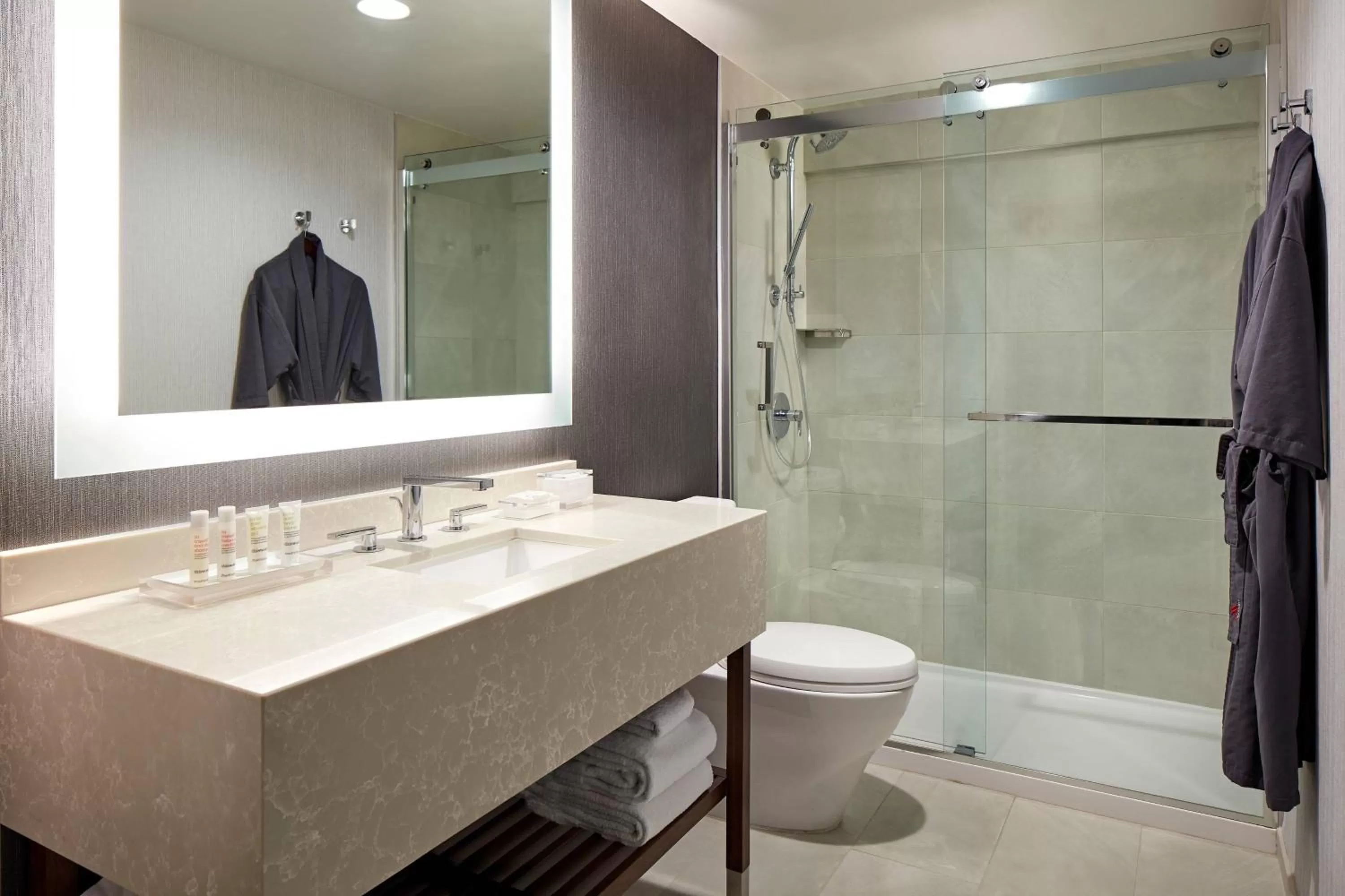 Bathroom in San Mateo Marriott San Francisco Airport