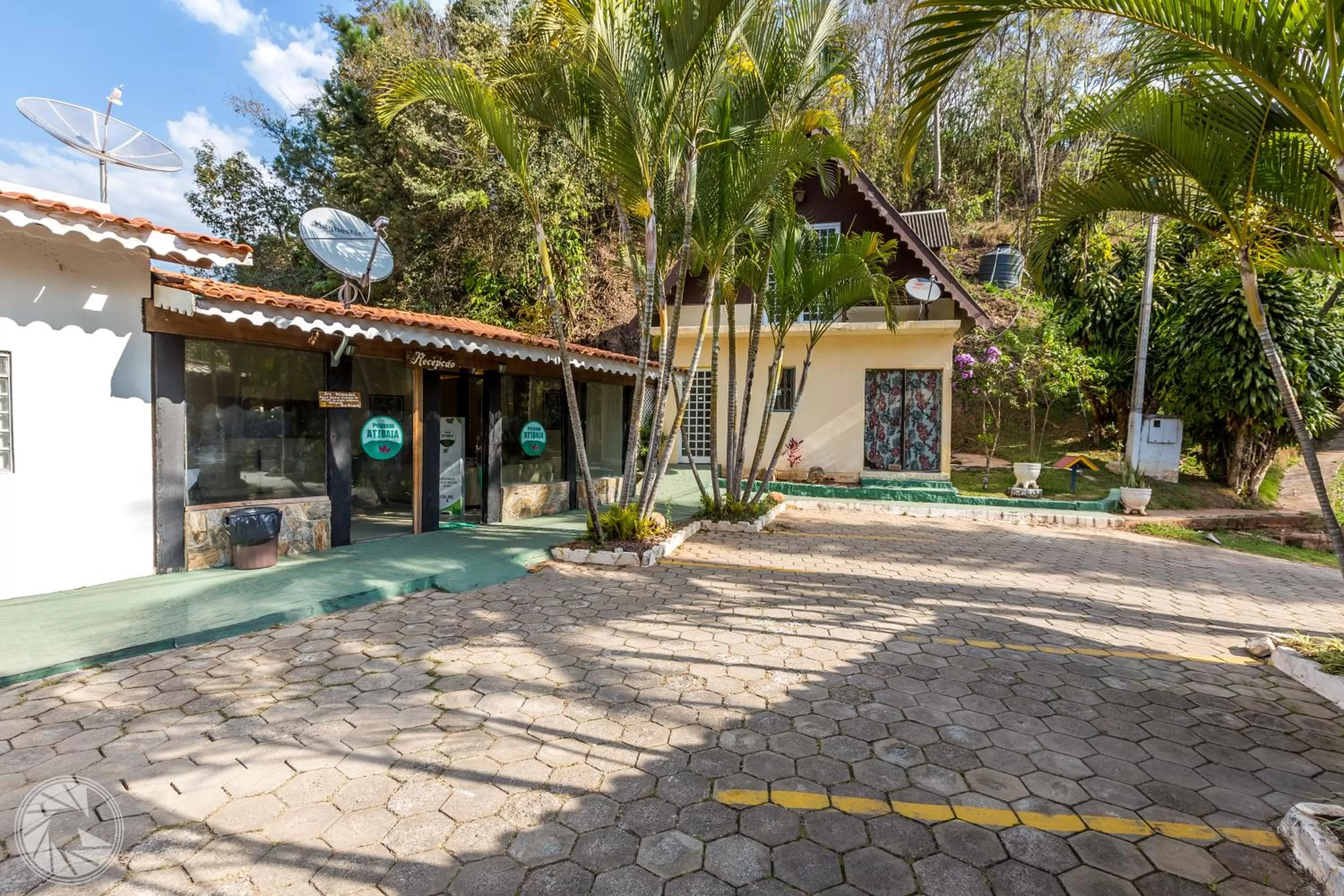 Facade/entrance, Property Building in Pousada Atibaia
