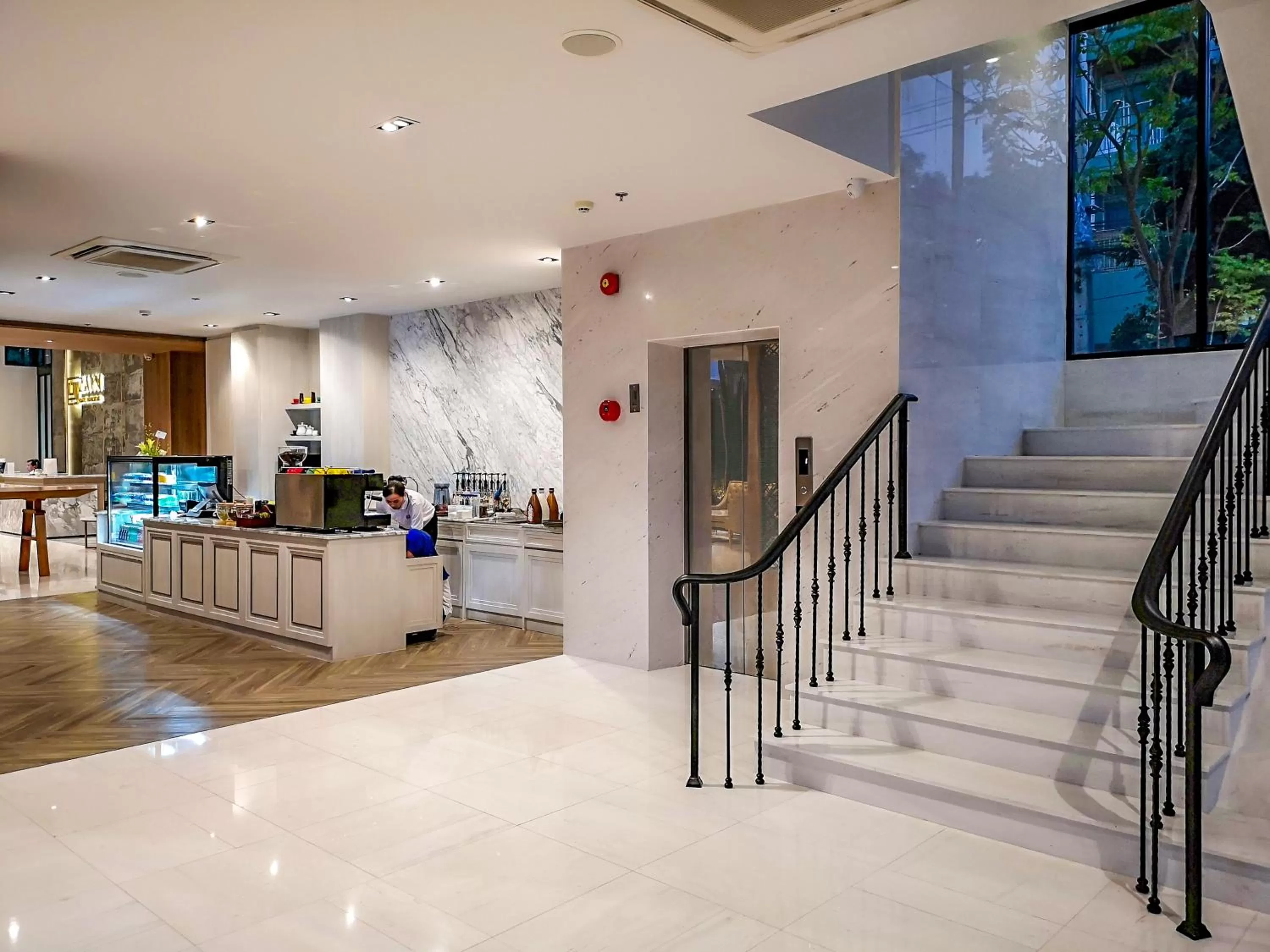 Lounge or bar in Zayn Hotel Bangkok - Airport Link Access